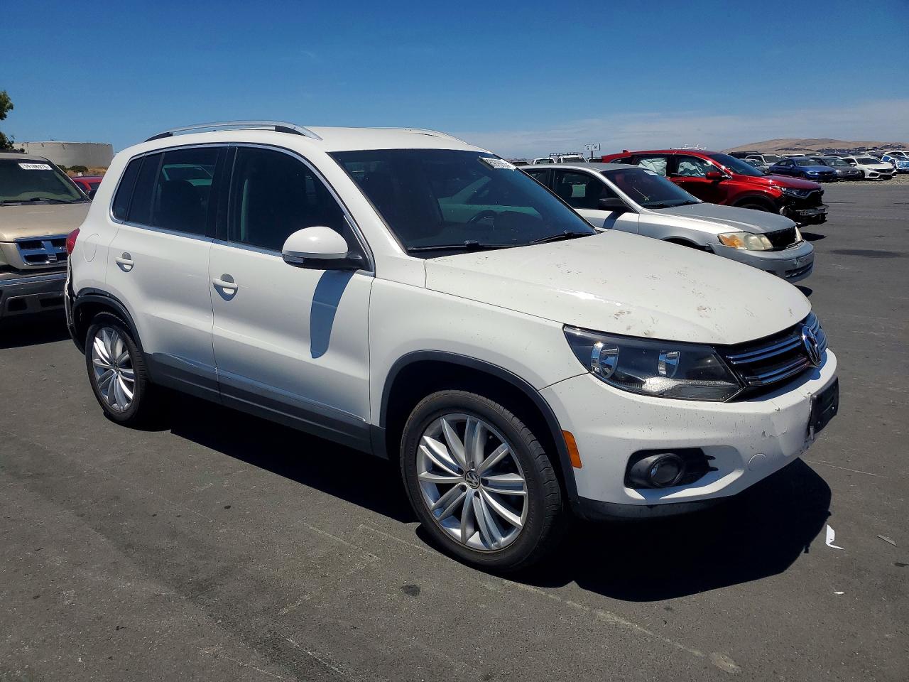 2012 Volkswagen Tiguan S White vin: WVGAV7AX1CW518397