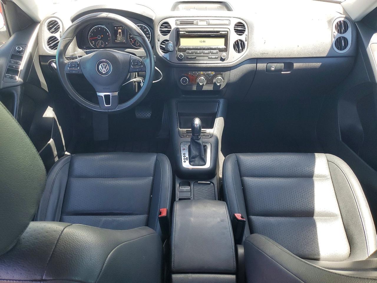 2012 Volkswagen Tiguan S White vin: WVGAV7AX1CW518397