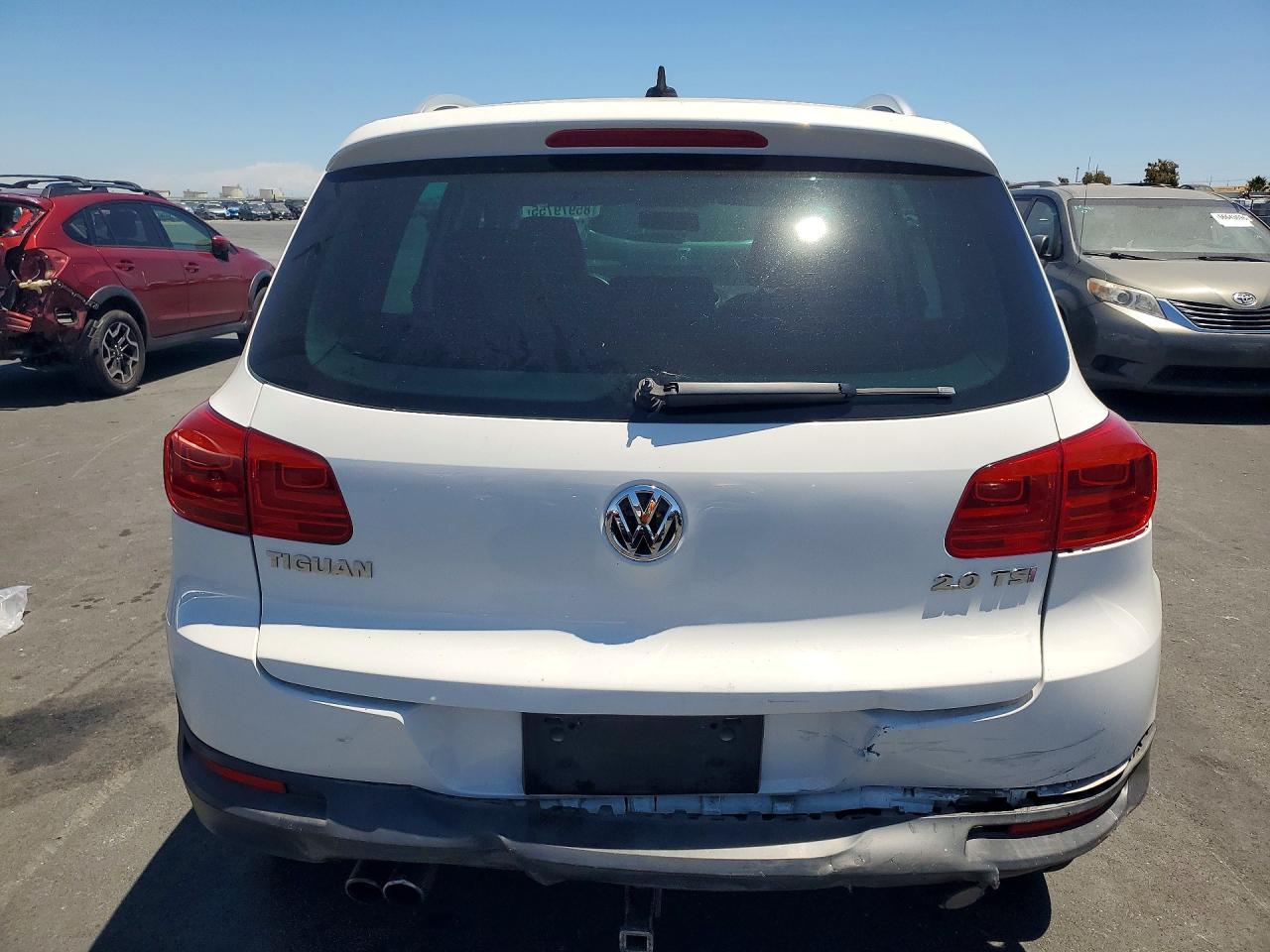 2012 Volkswagen Tiguan S White vin: WVGAV7AX1CW518397