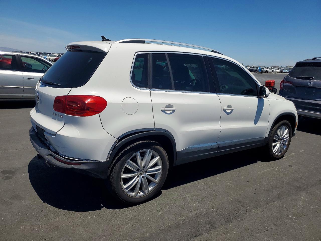 2012 Volkswagen Tiguan S White vin: WVGAV7AX1CW518397
