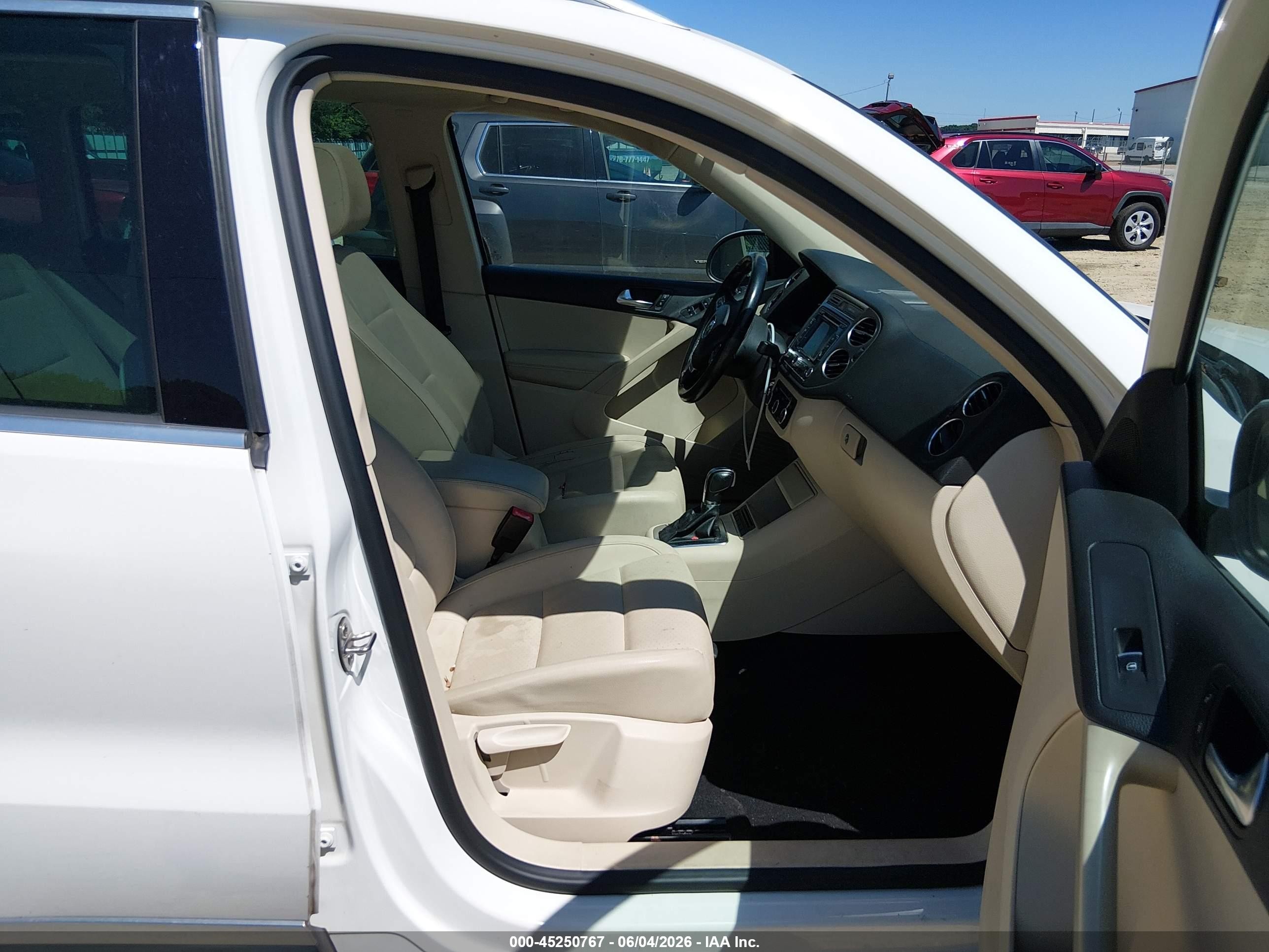 2012 Volkswagen Tiguan Se White vin: WVGAV7AX1CW569060