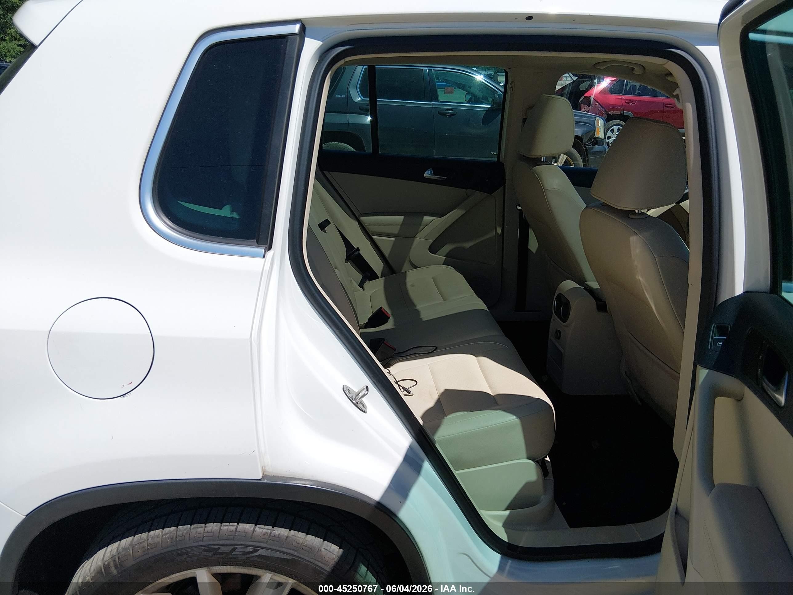 2012 Volkswagen Tiguan Se White vin: WVGAV7AX1CW569060