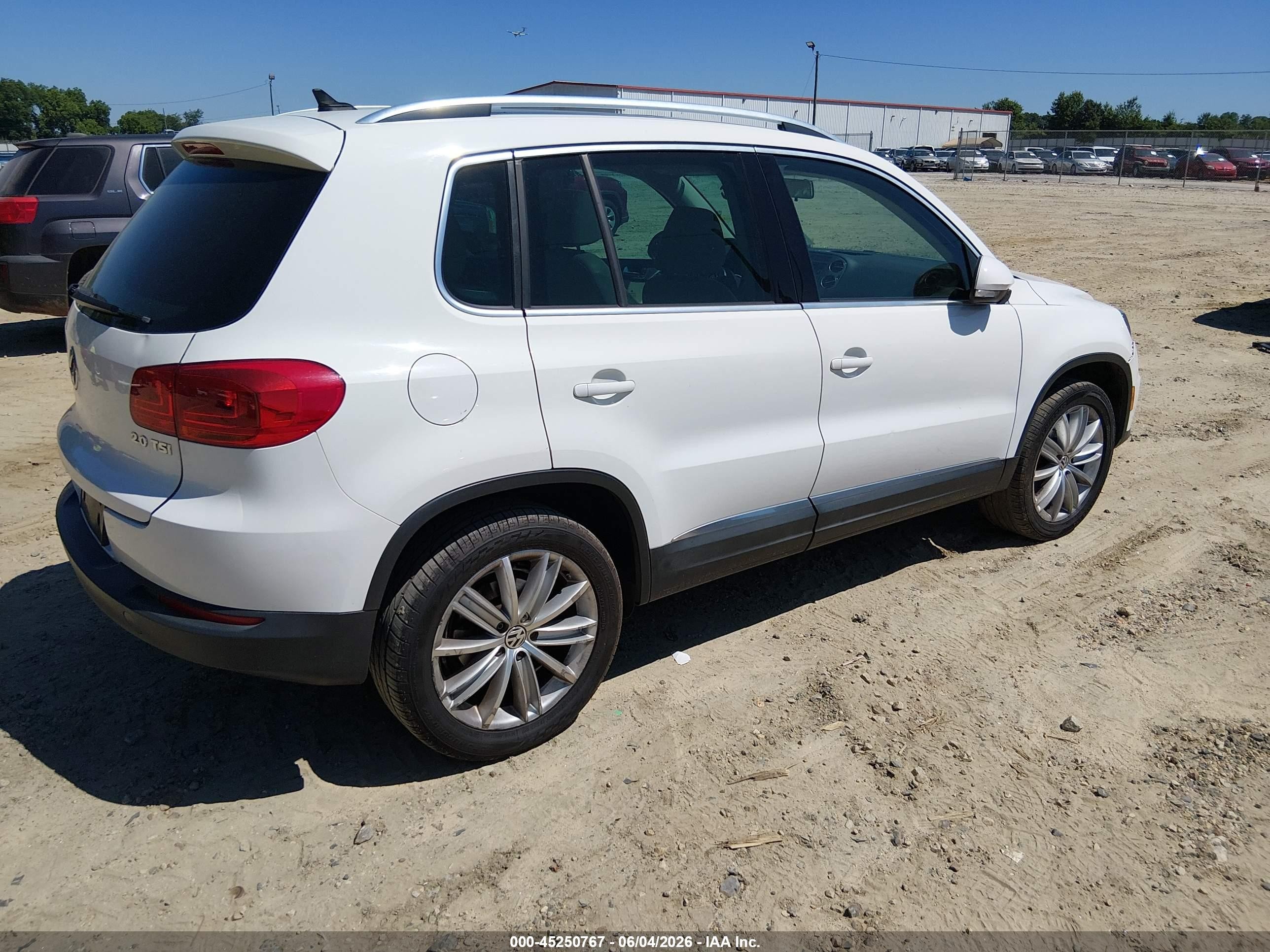 2012 Volkswagen Tiguan Se White vin: WVGAV7AX1CW569060