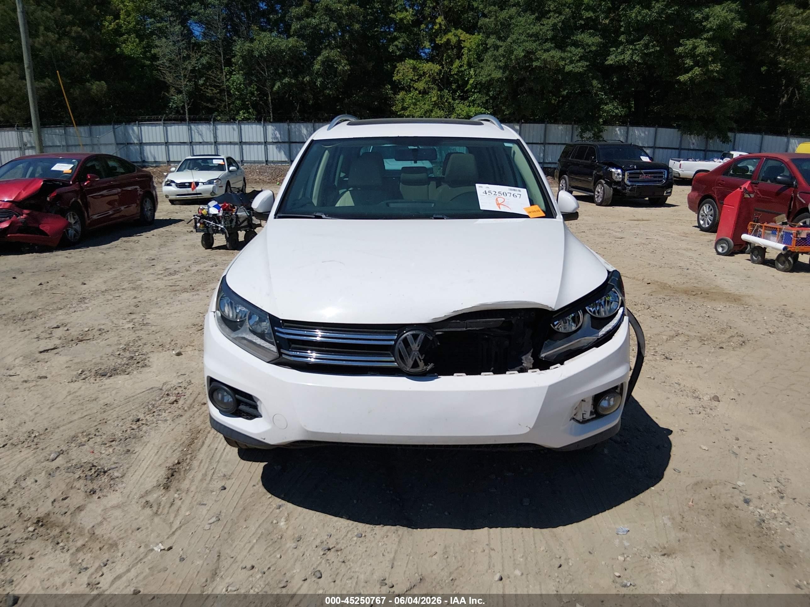 2012 Volkswagen Tiguan Se White vin: WVGAV7AX1CW569060
