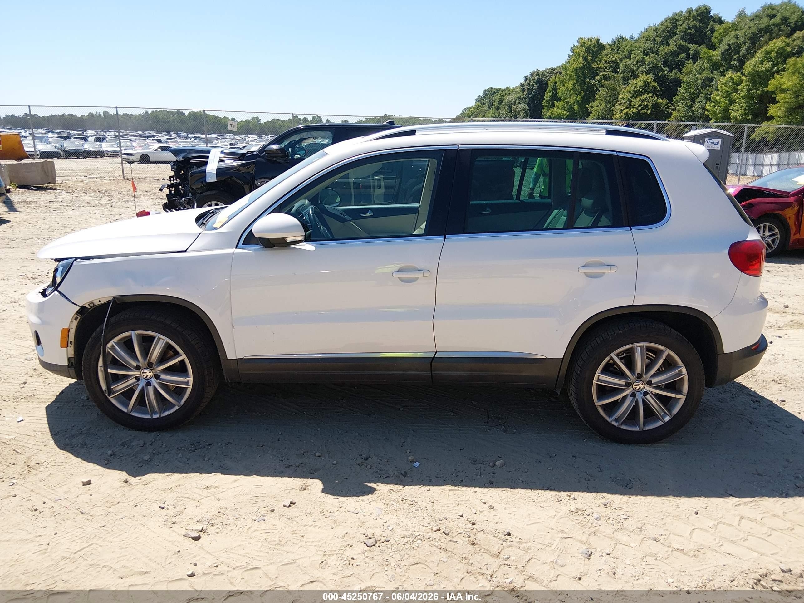 2012 Volkswagen Tiguan Se White vin: WVGAV7AX1CW569060