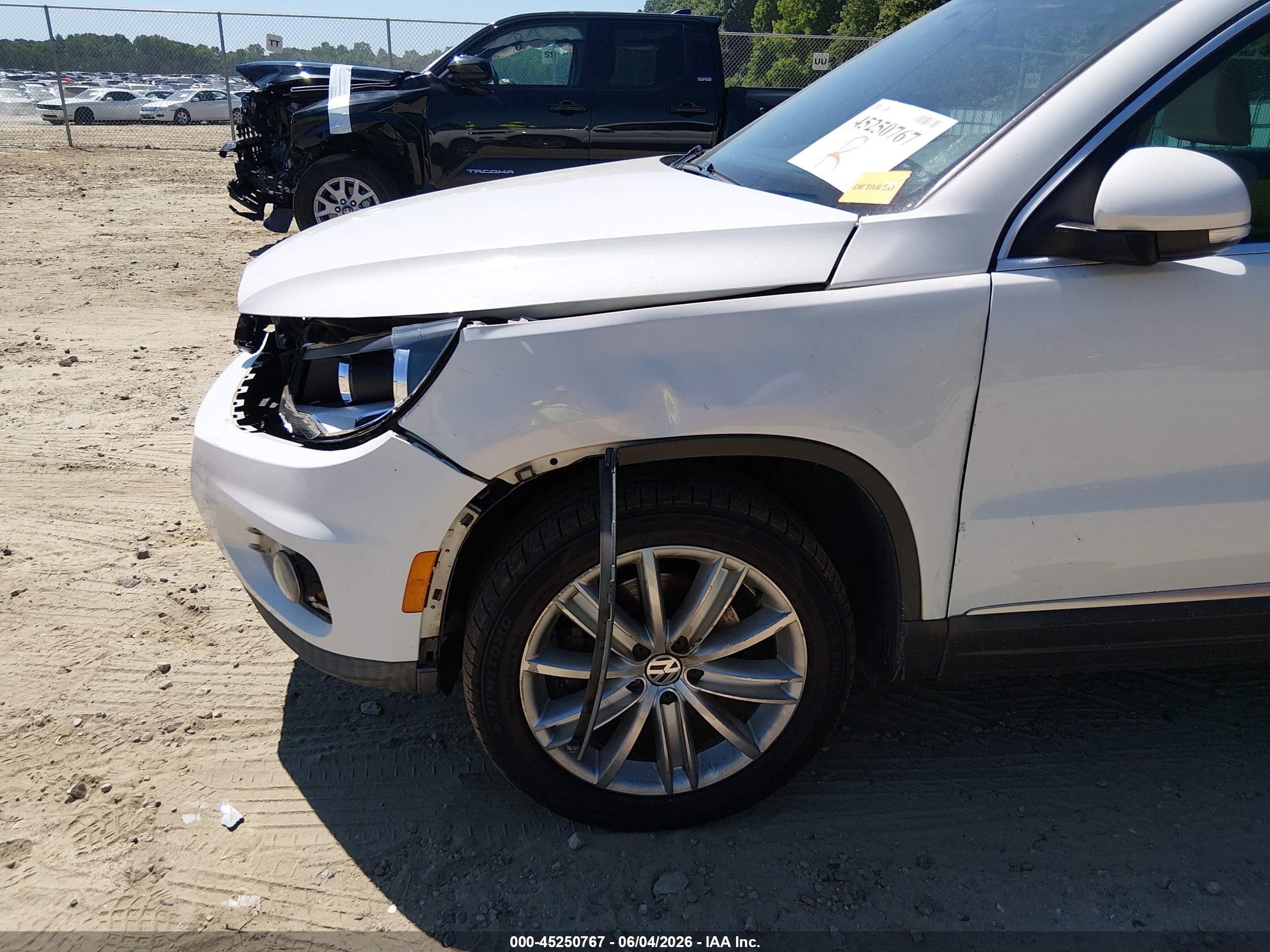2012 Volkswagen Tiguan Se White vin: WVGAV7AX1CW569060
