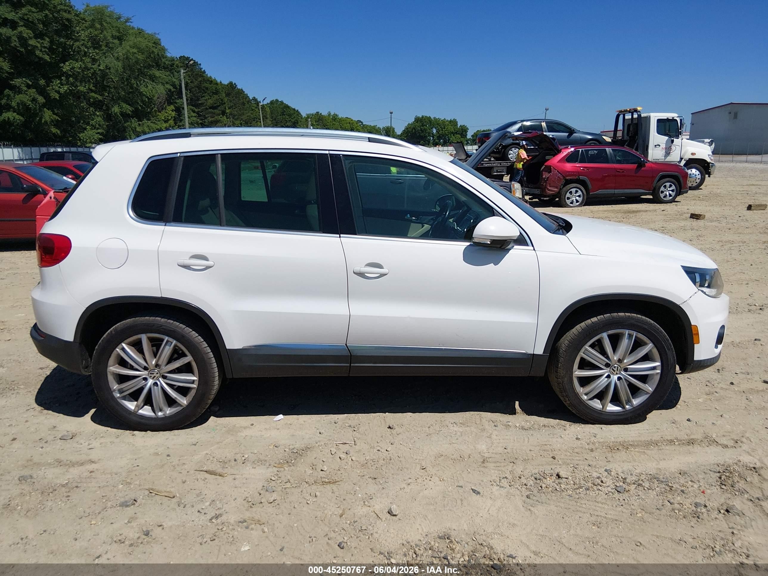 2012 Volkswagen Tiguan Se White vin: WVGAV7AX1CW569060