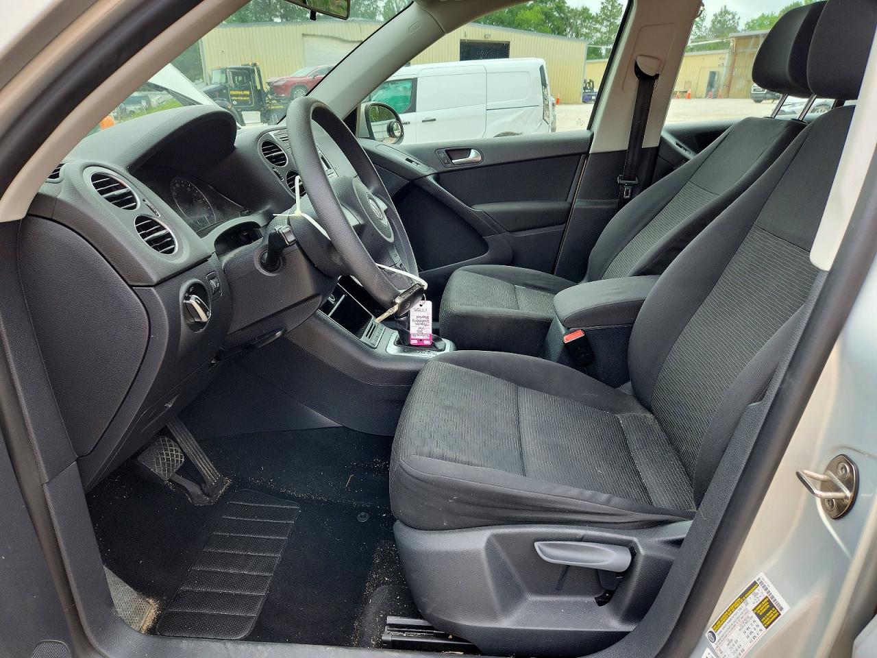 2012 Volkswagen Tiguan S Белый vin: WVGAV7AX1CW602915