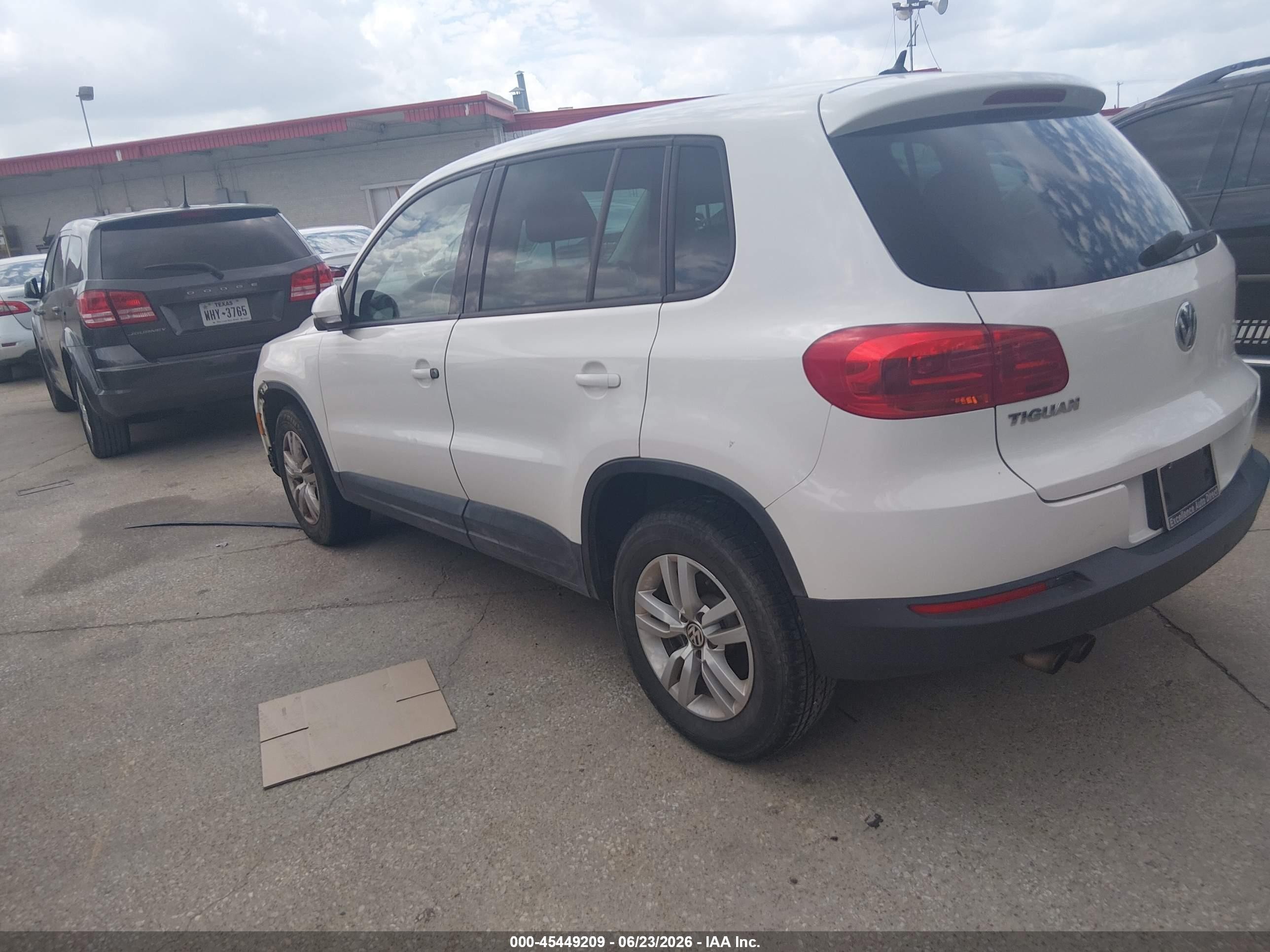 2013 Volkswagen Tiguan S White vin: WVGAV7AX1DW527604