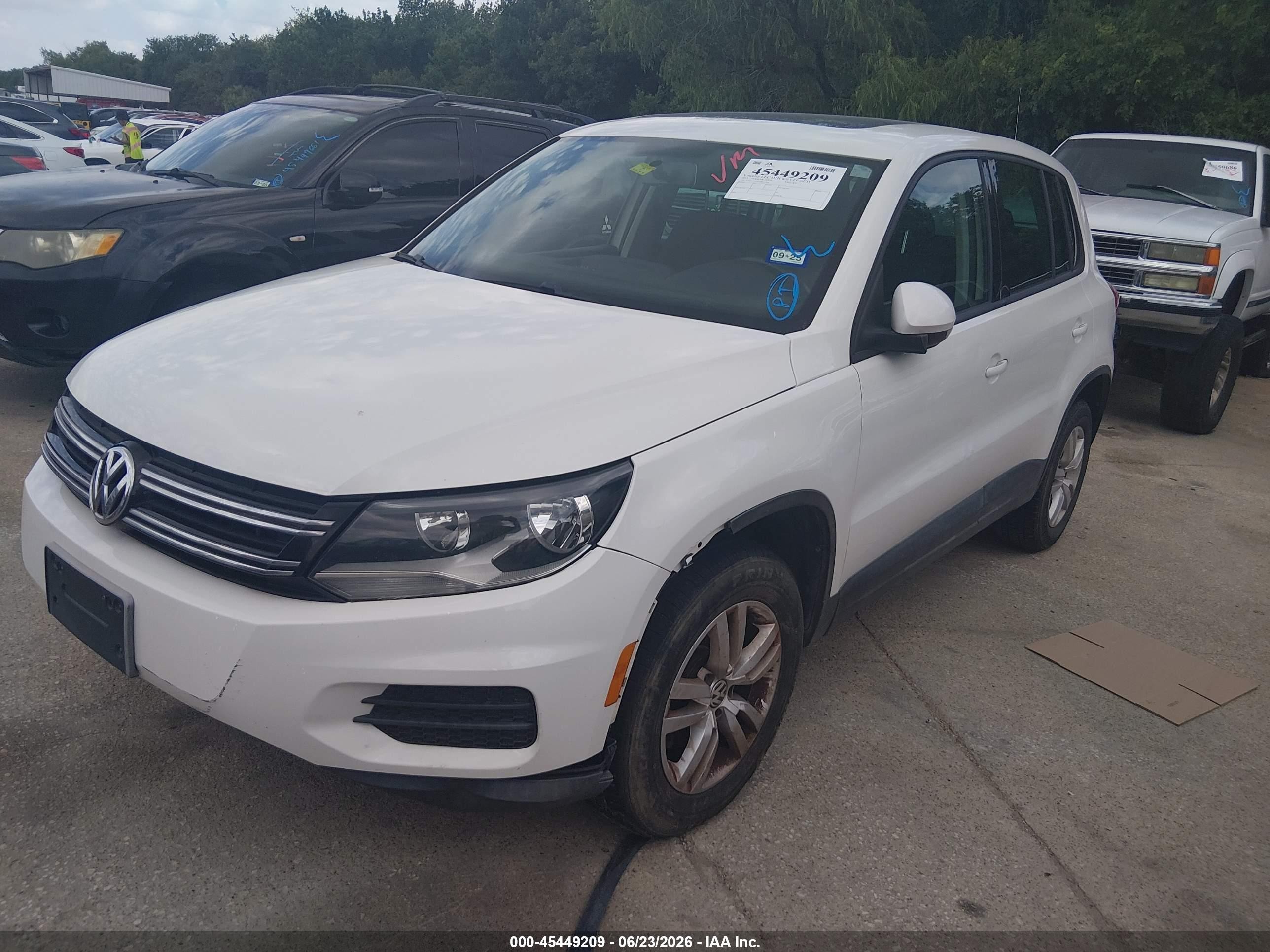 2013 Volkswagen Tiguan S White vin: WVGAV7AX1DW527604