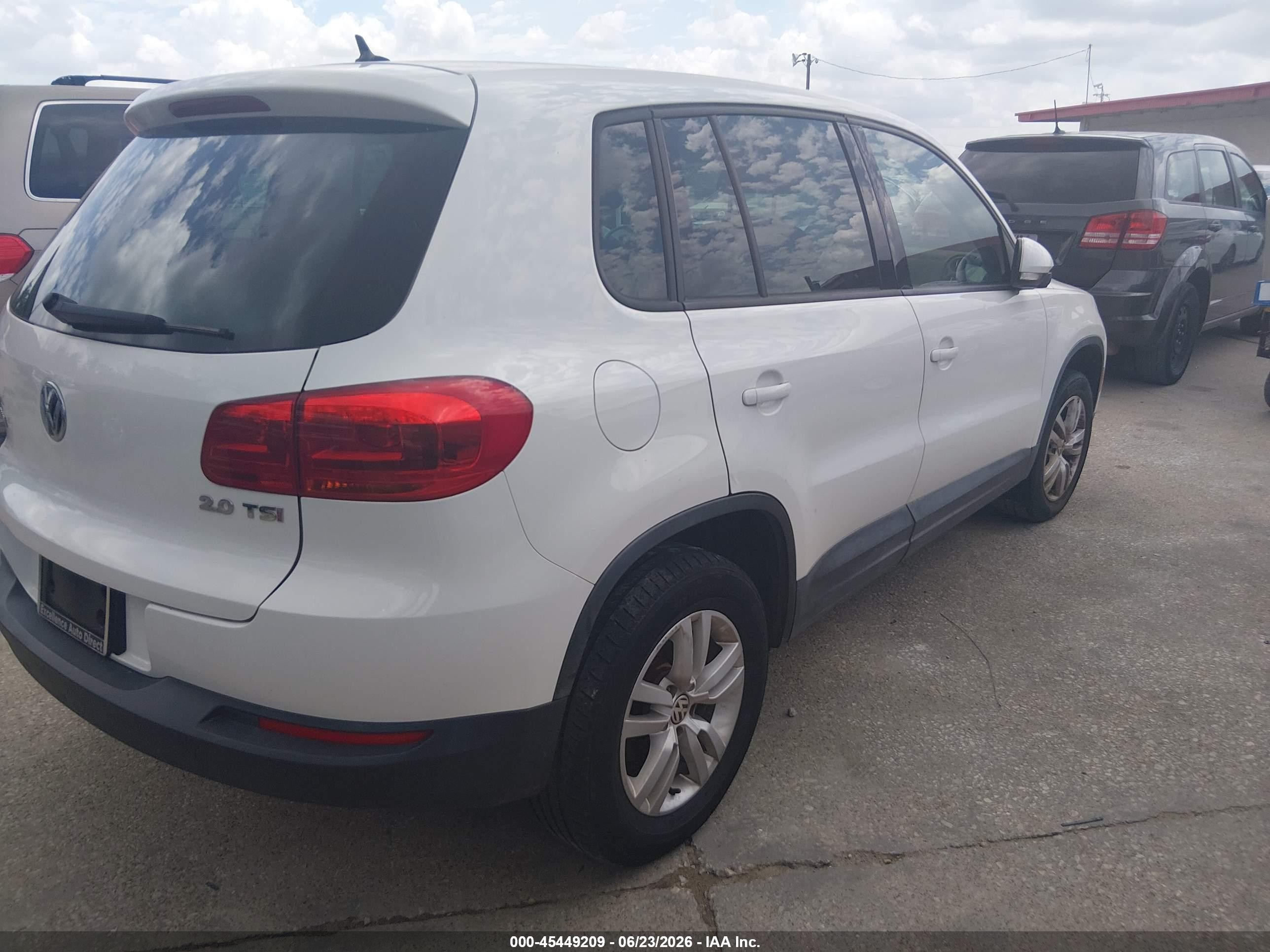 2013 Volkswagen Tiguan S White vin: WVGAV7AX1DW527604