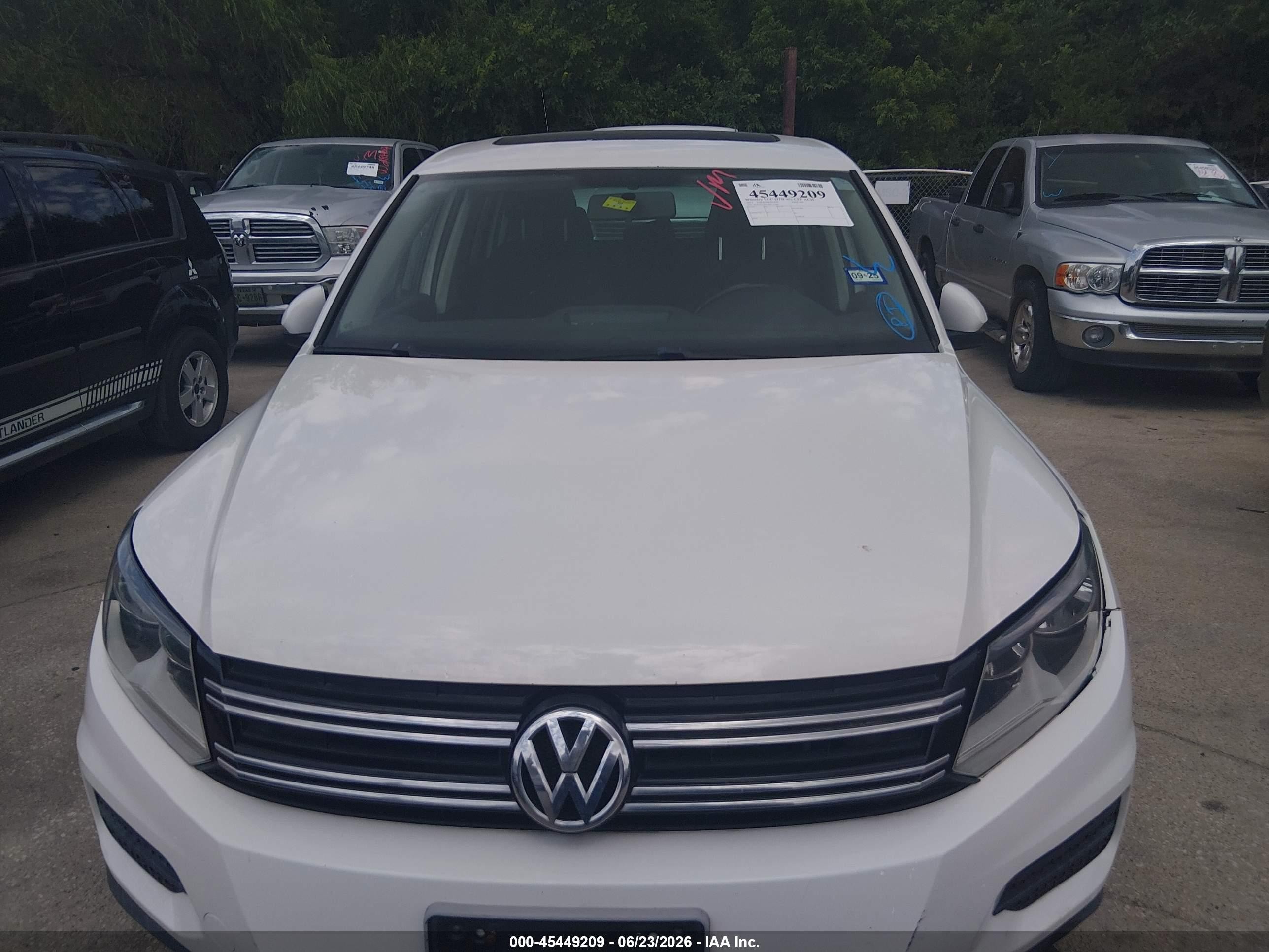 2013 Volkswagen Tiguan S White vin: WVGAV7AX1DW527604