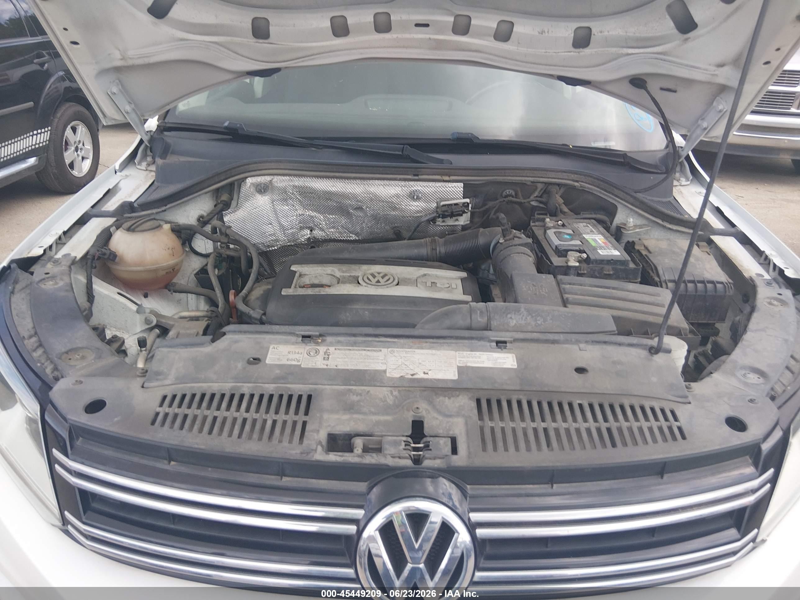 2013 Volkswagen Tiguan S White vin: WVGAV7AX1DW527604