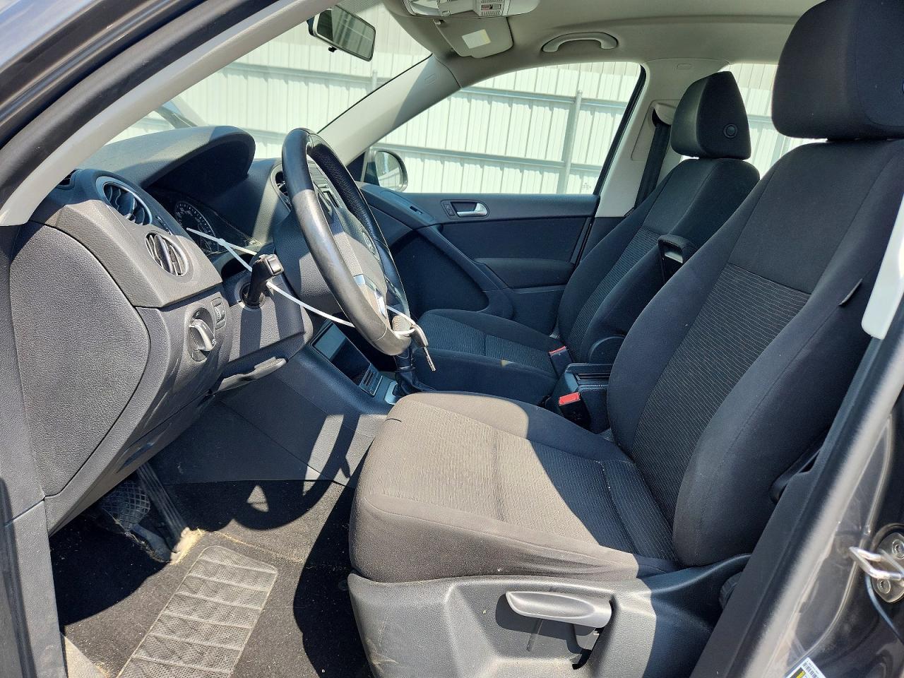 2015 Volkswagen Tiguan S Gray vin: WVGAV7AX1FW512832