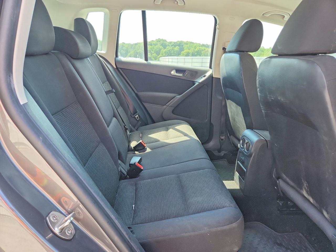 2015 Volkswagen Tiguan S Gray vin: WVGAV7AX1FW512832