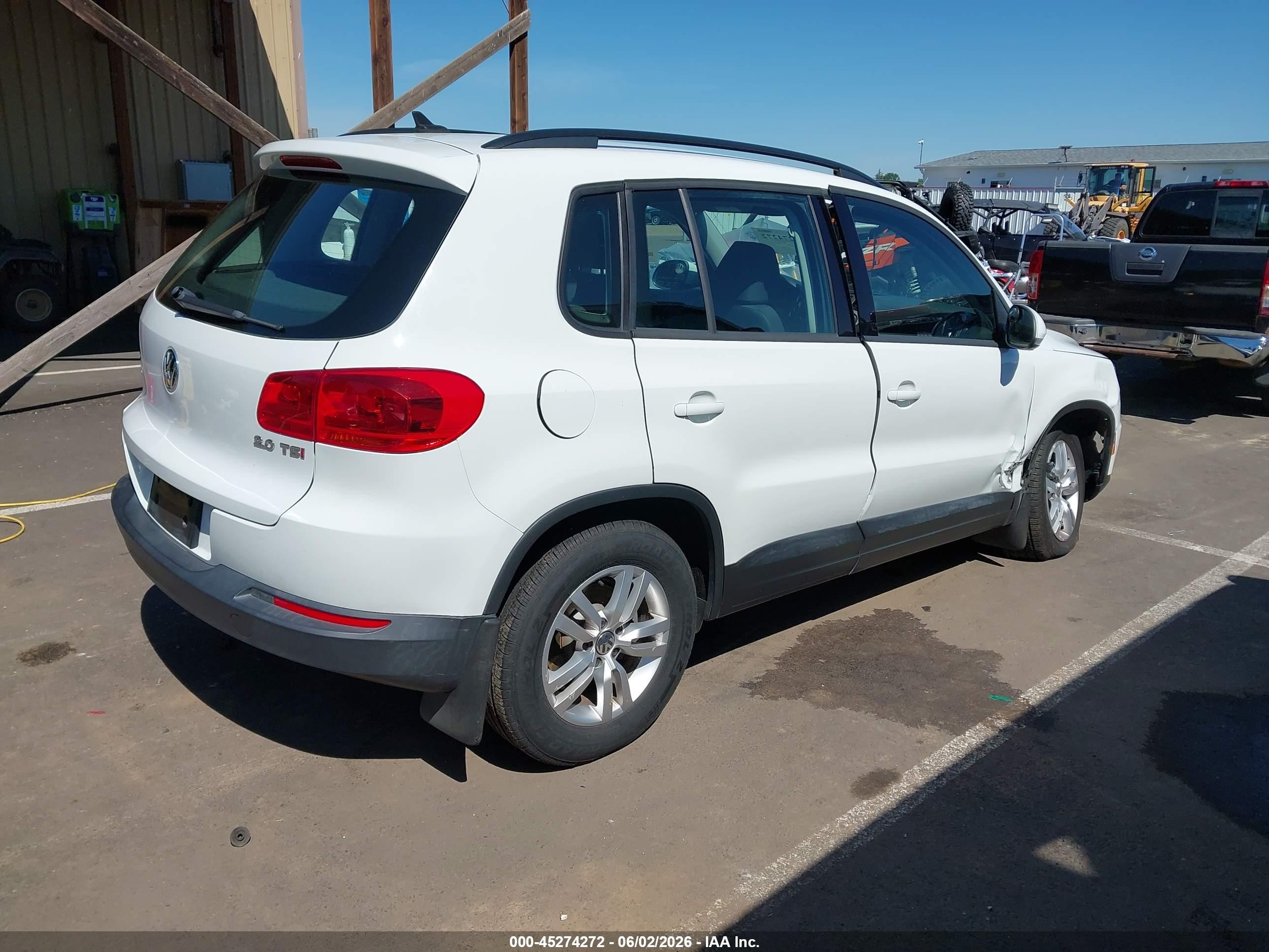 2015 Volkswagen Tiguan S White vin: WVGAV7AX1FW541473