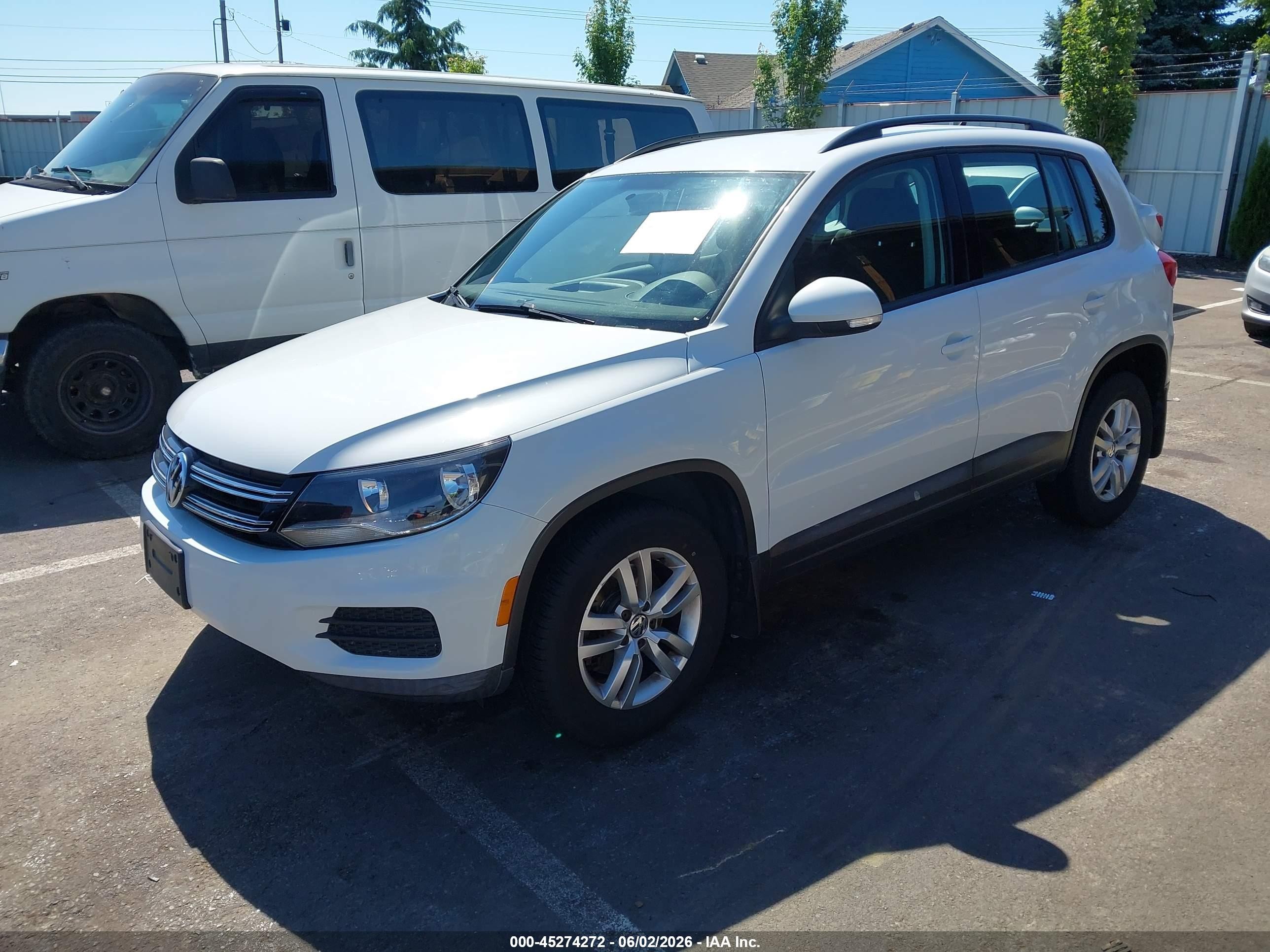 2015 Volkswagen Tiguan S White vin: WVGAV7AX1FW541473