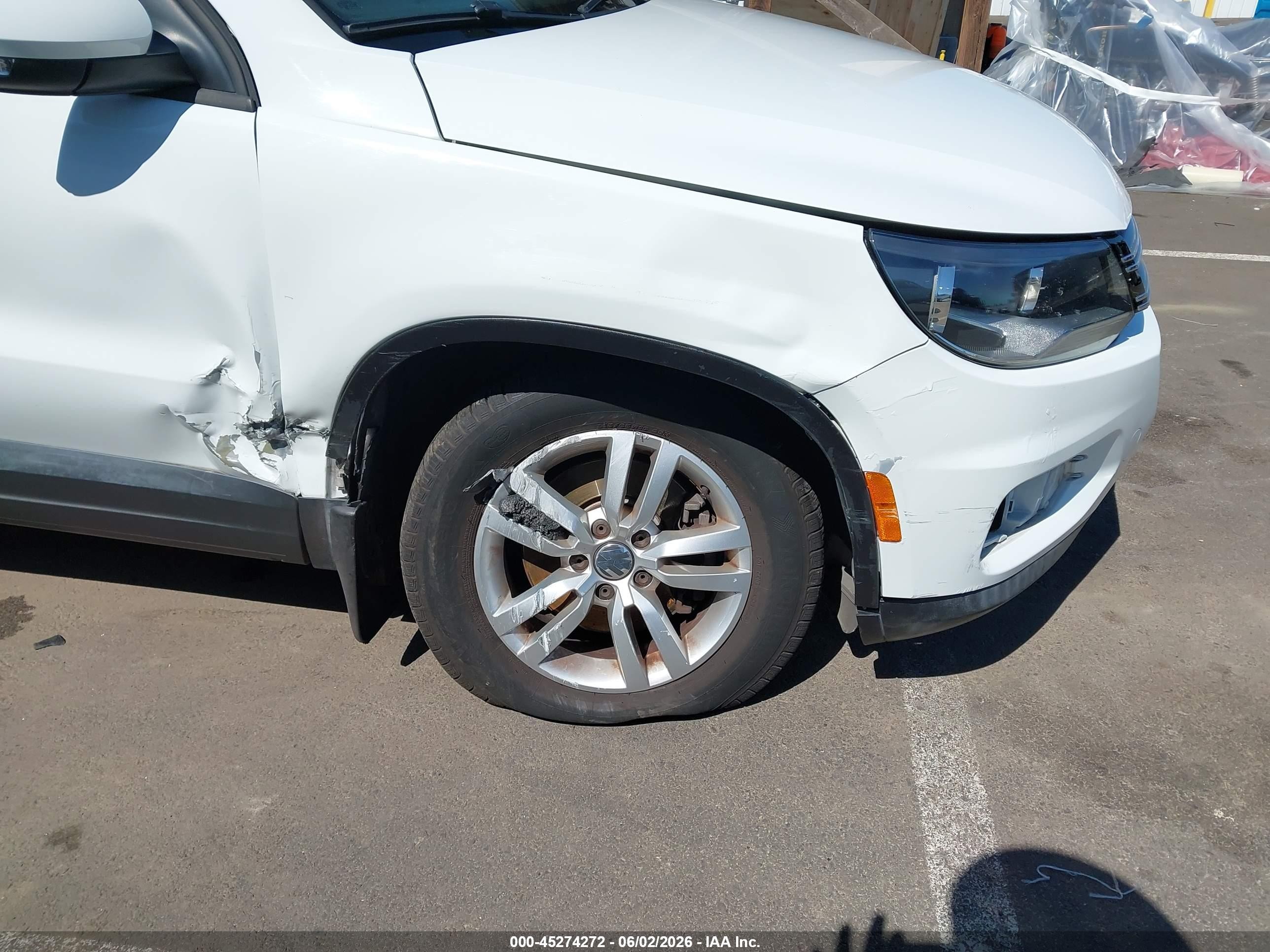 2015 Volkswagen Tiguan S White vin: WVGAV7AX1FW541473