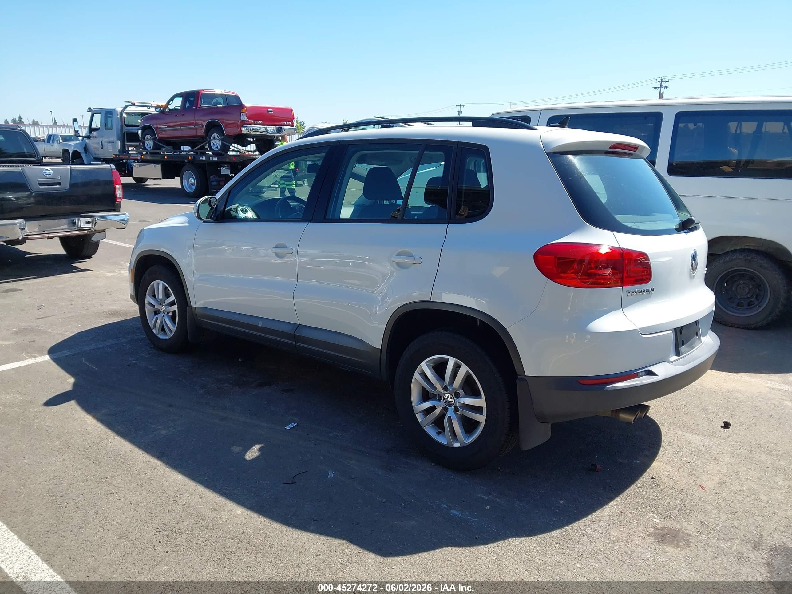 2015 Volkswagen Tiguan S White vin: WVGAV7AX1FW541473