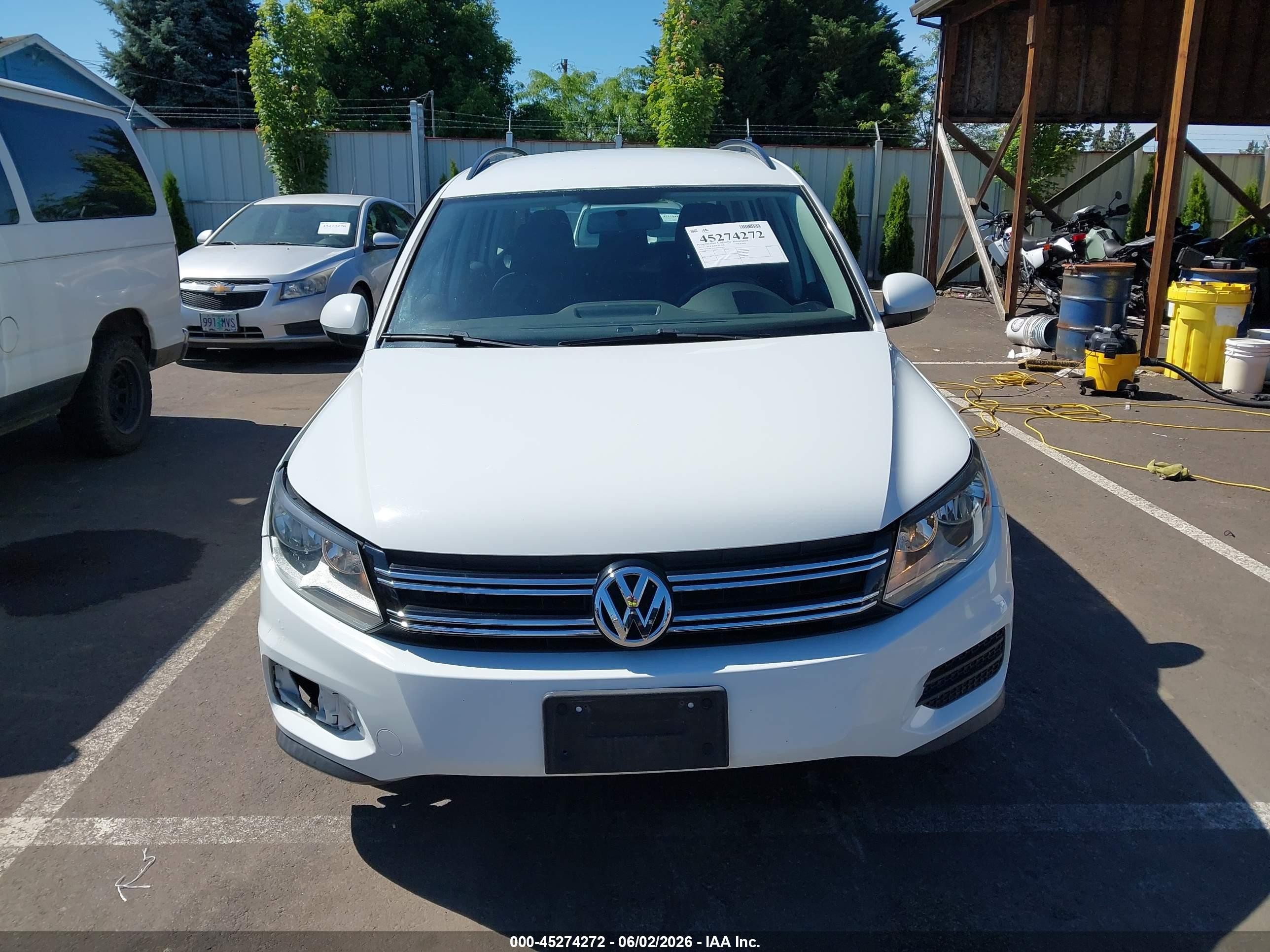 2015 Volkswagen Tiguan S White vin: WVGAV7AX1FW541473