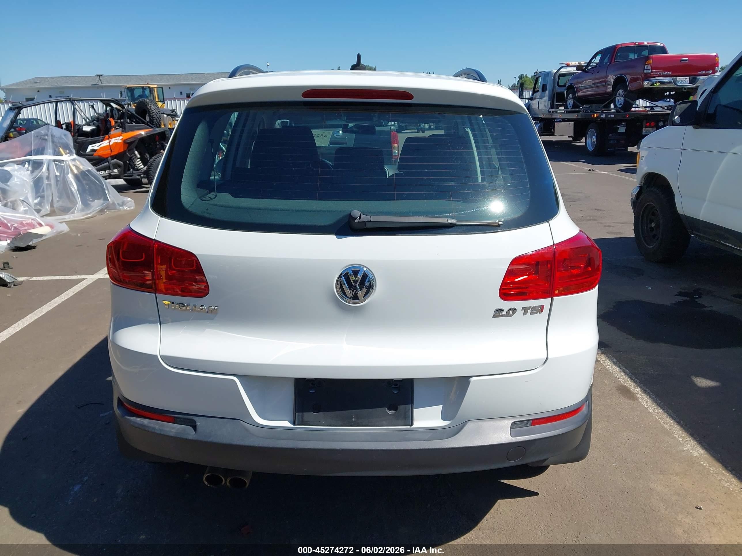 2015 Volkswagen Tiguan S White vin: WVGAV7AX1FW541473