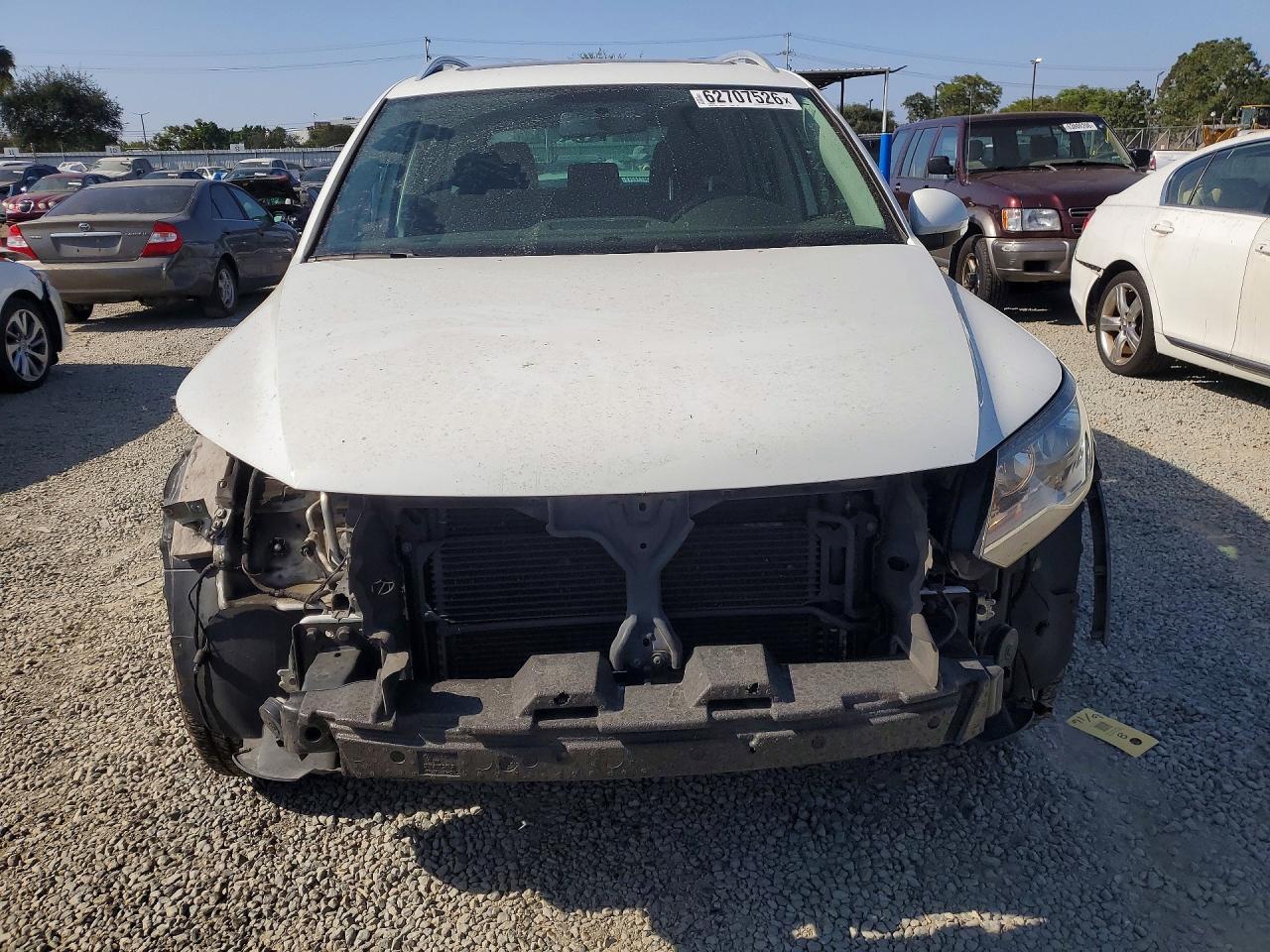 2015 Volkswagen Tiguan S White vin: WVGAV7AX1FW596845