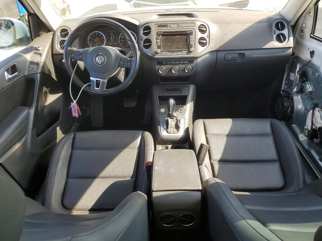 2015 Volkswagen Tiguan S White vin: WVGAV7AX1FW596845