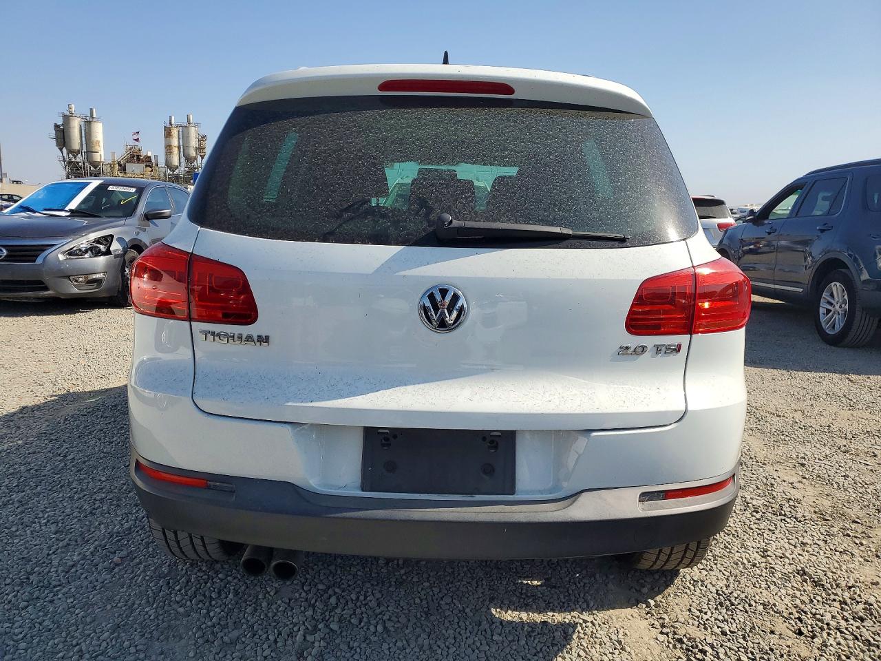 2015 Volkswagen Tiguan S White vin: WVGAV7AX1FW596845