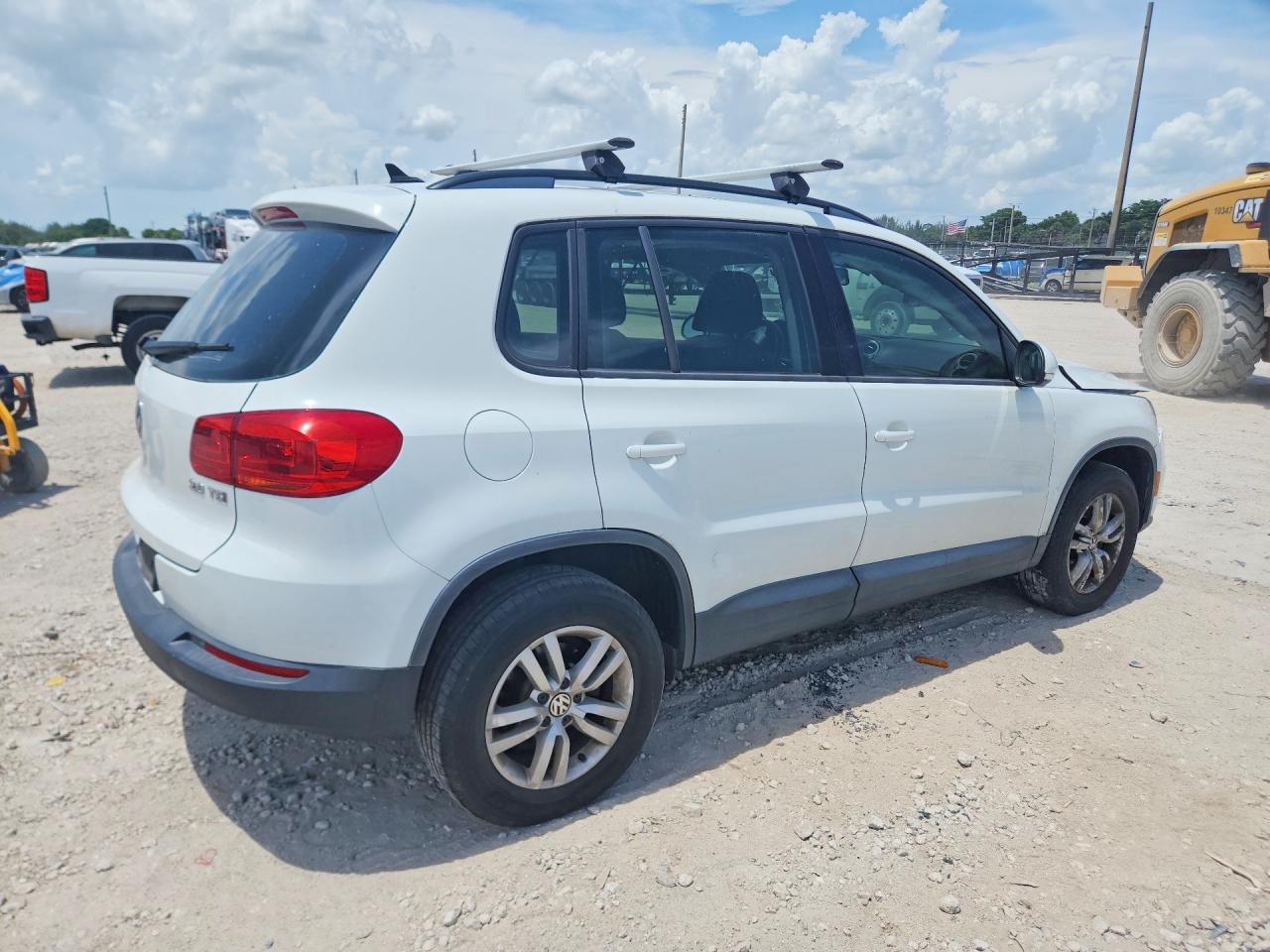 2015 Volkswagen Tiguan S White vin: WVGAV7AX1FW614549