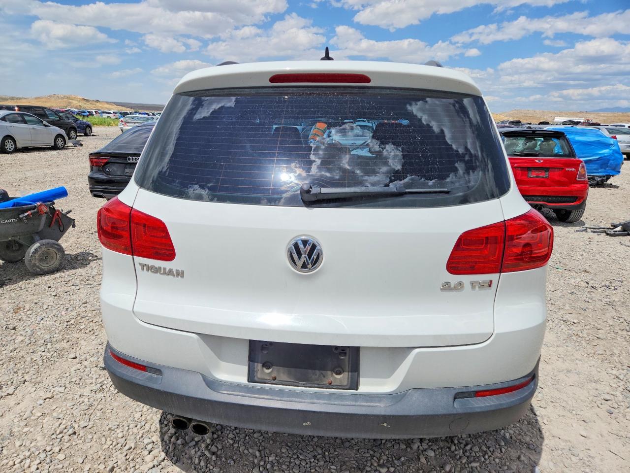 2015 Volkswagen Tiguan S White vin: WVGAV7AX1FW615605