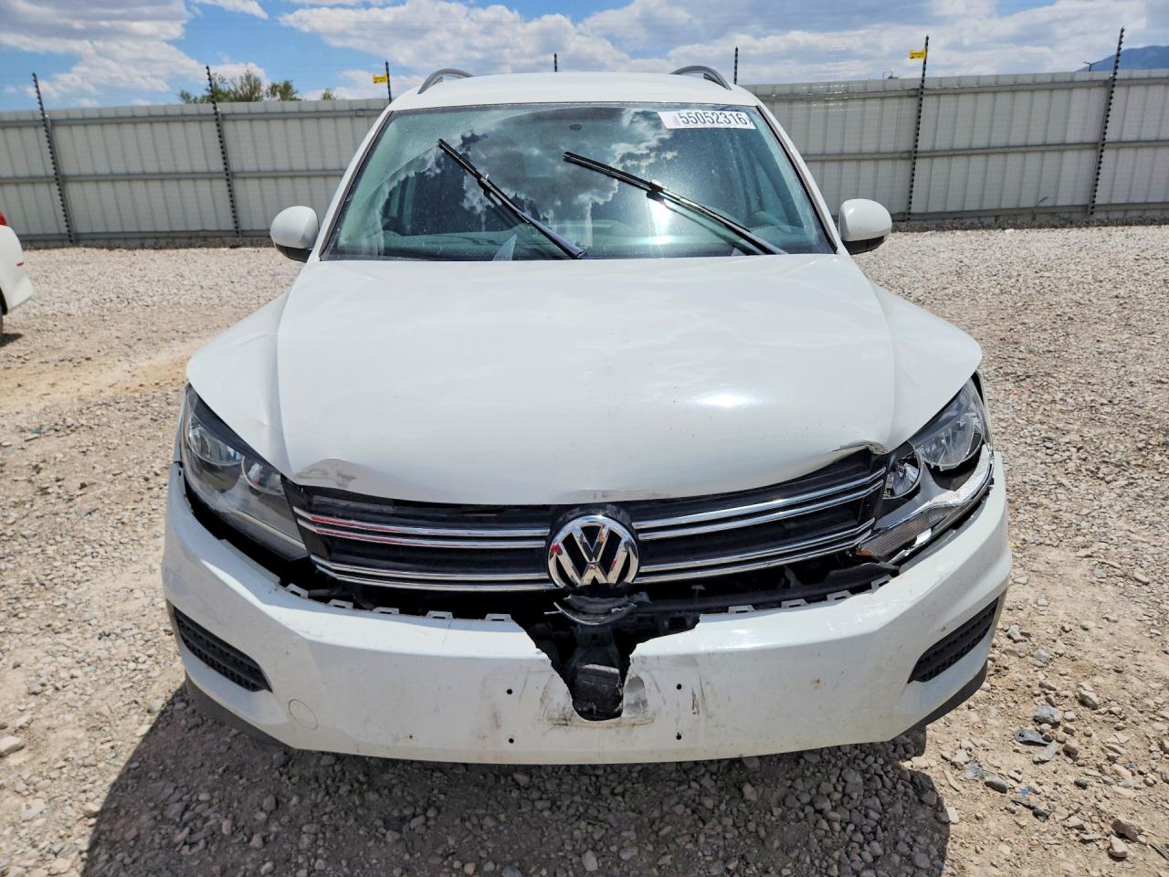 2015 Volkswagen Tiguan S White vin: WVGAV7AX1FW615605