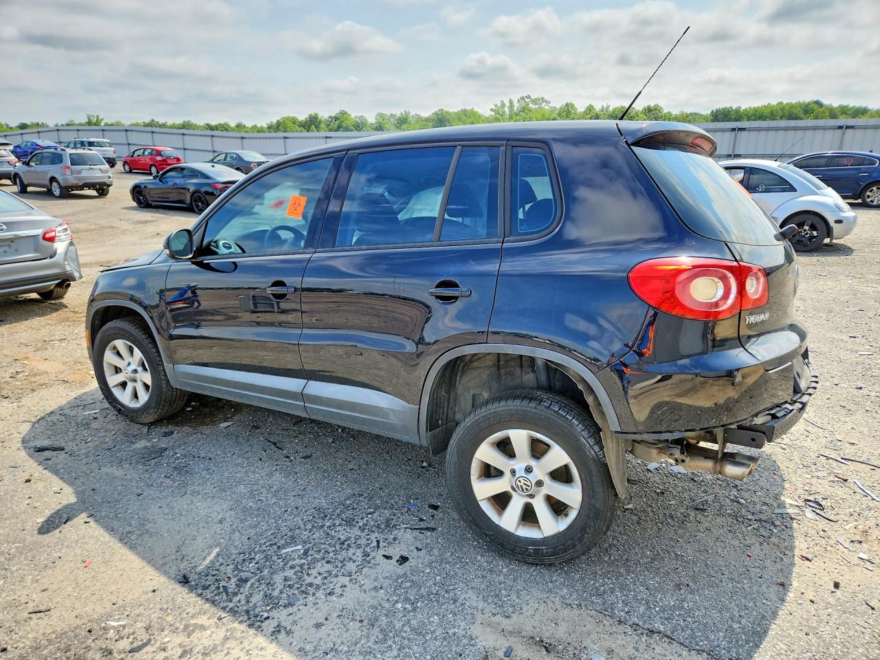 2010 Volkswagen Tiguan S Черный vin: WVGAV7AX2AW511469