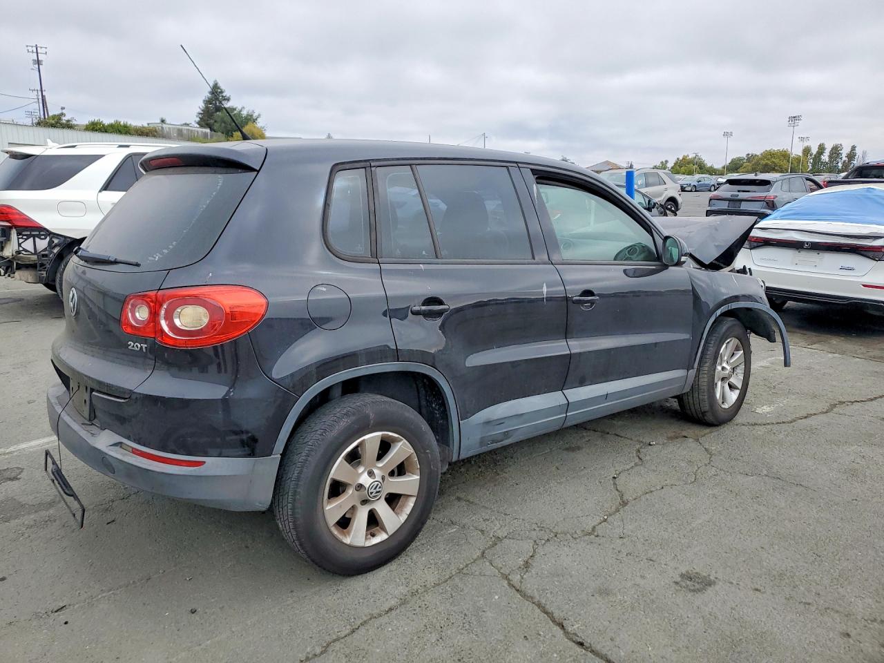 2010 Volkswagen Tiguan S Черный vin: WVGAV7AX2AW515117