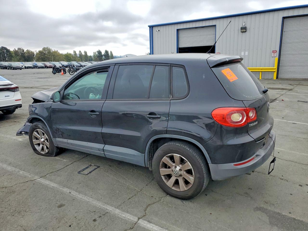 2010 Volkswagen Tiguan S Черный vin: WVGAV7AX2AW515117