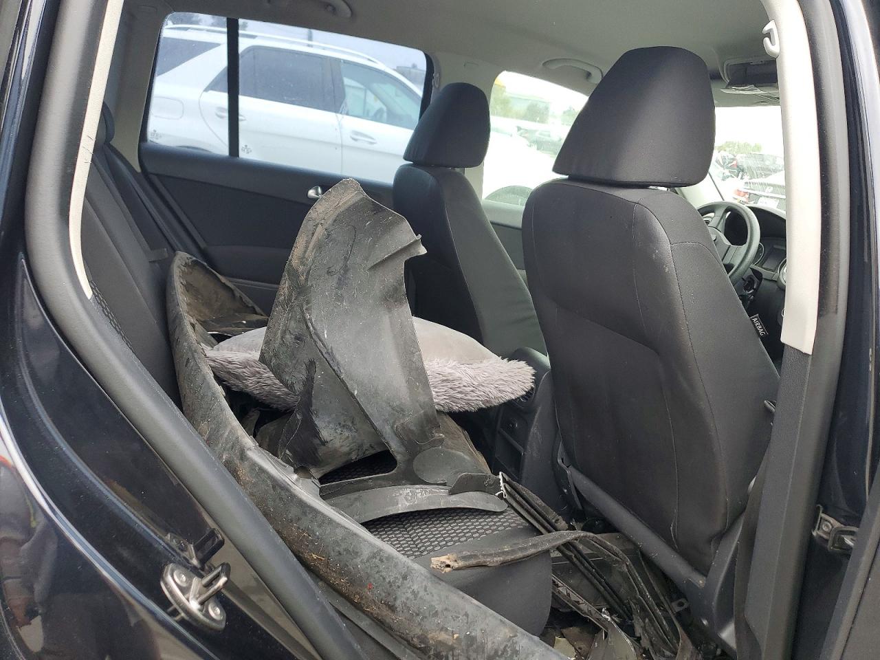 2010 Volkswagen Tiguan S Черный vin: WVGAV7AX2AW515117