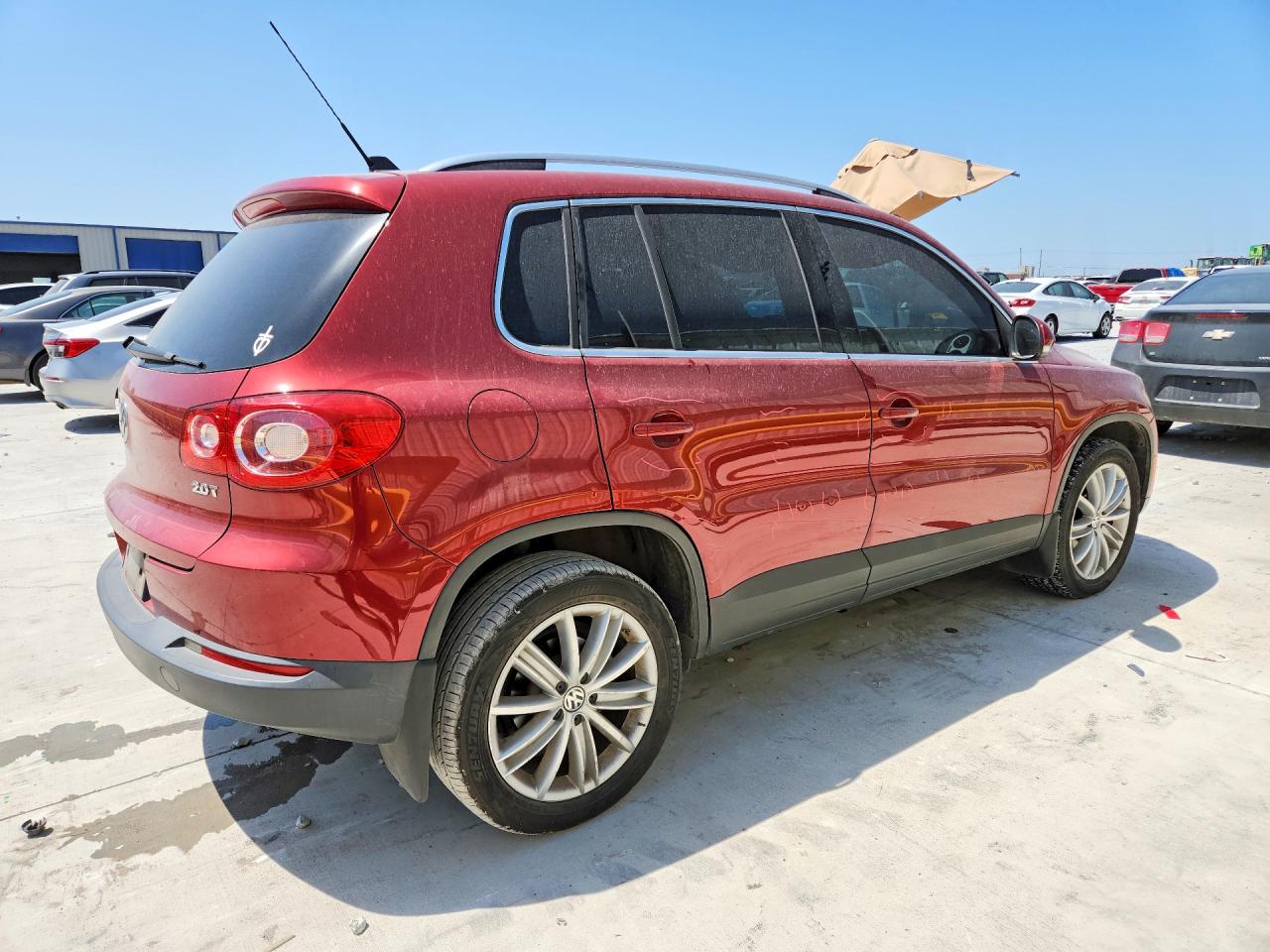 2011 Volkswagen Tiguan S Темно-бордовый vin: WVGAV7AX2BW000250