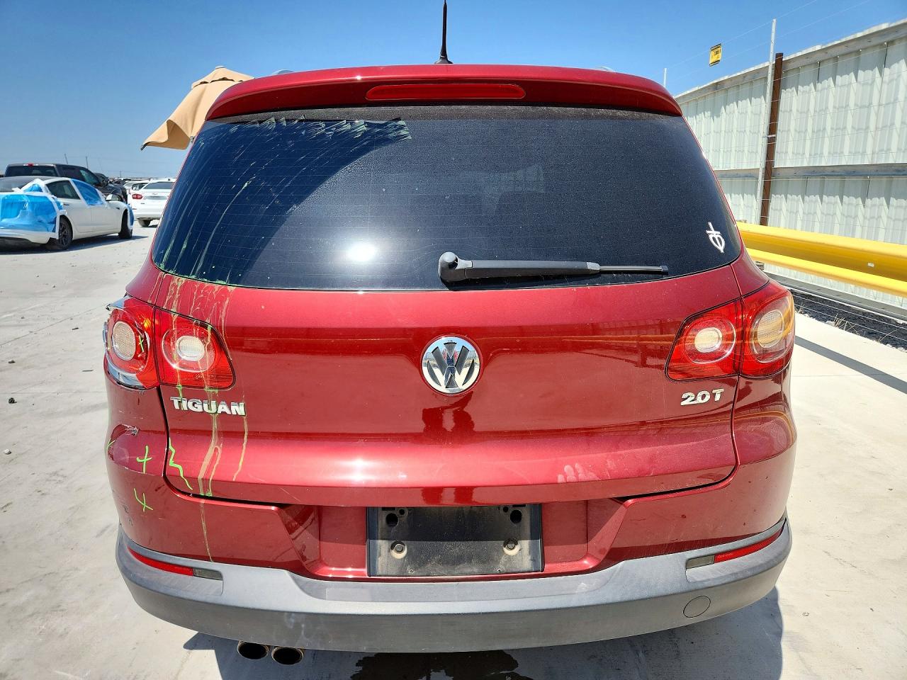 2011 Volkswagen Tiguan S Темно-бордовый vin: WVGAV7AX2BW000250