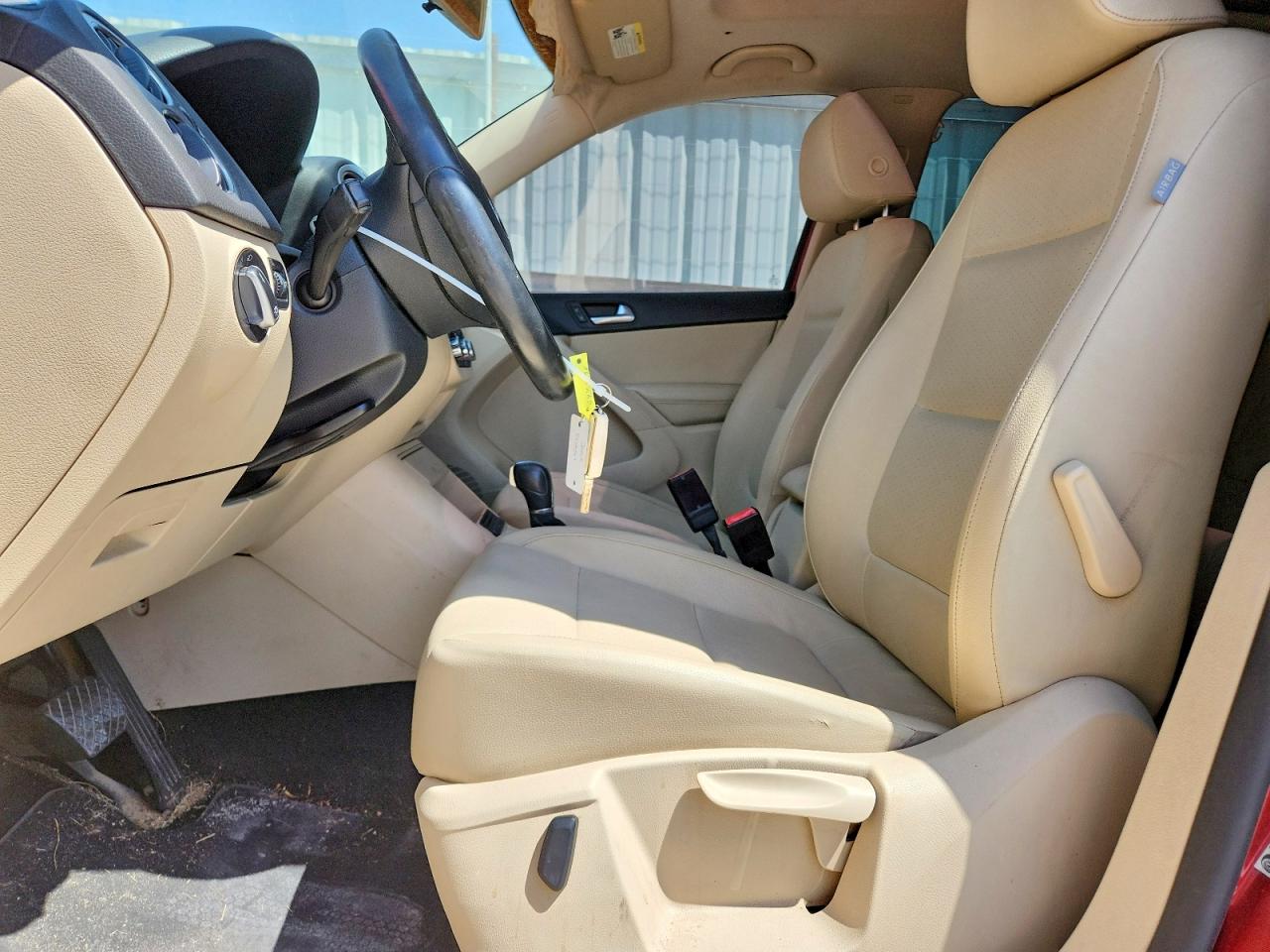 2011 Volkswagen Tiguan S Темно-бордовый vin: WVGAV7AX2BW000250