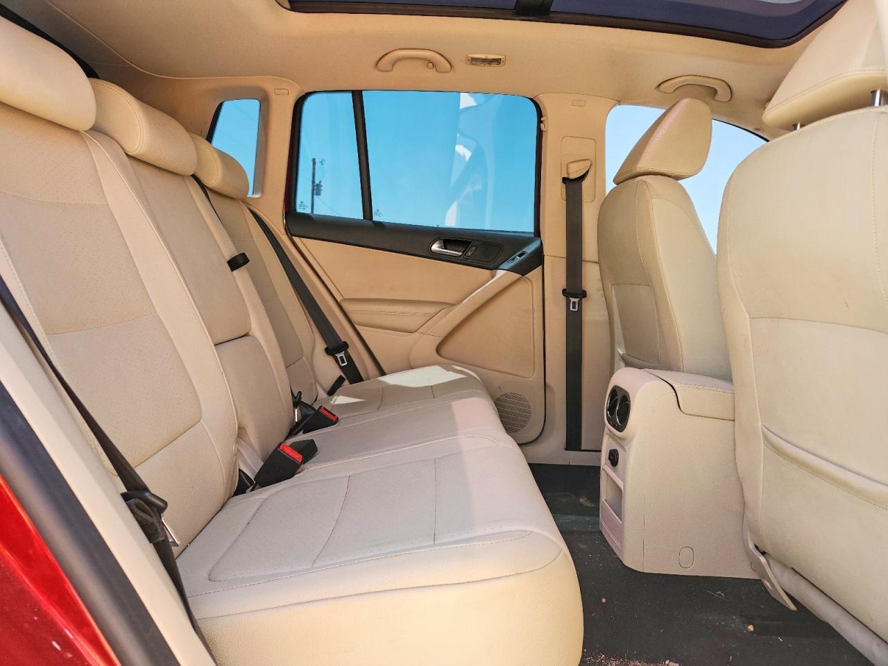 2011 Volkswagen Tiguan S Темно-бордовый vin: WVGAV7AX2BW000250