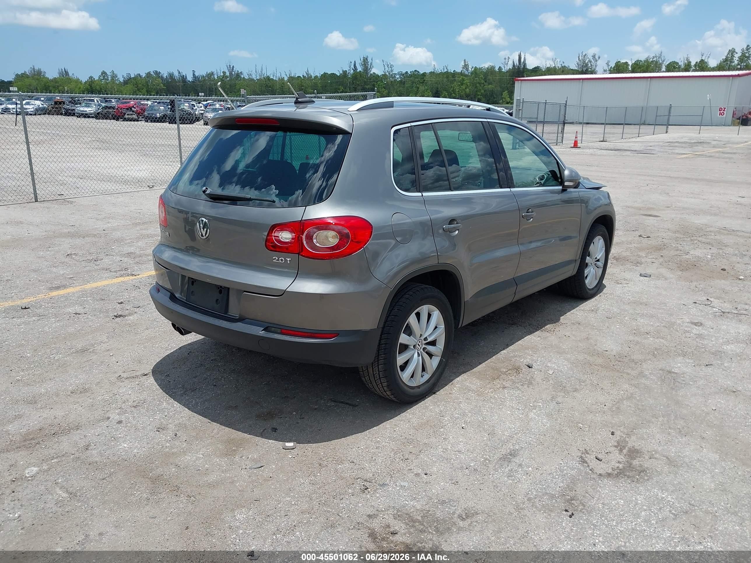 2011 Volkswagen Tiguan Se Серый vin: WVGAV7AX2BW505463
