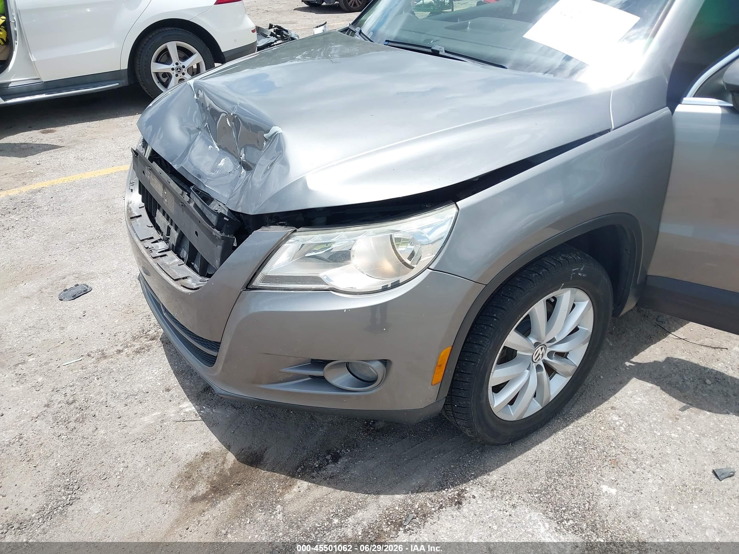 2011 Volkswagen Tiguan Se Серый vin: WVGAV7AX2BW505463