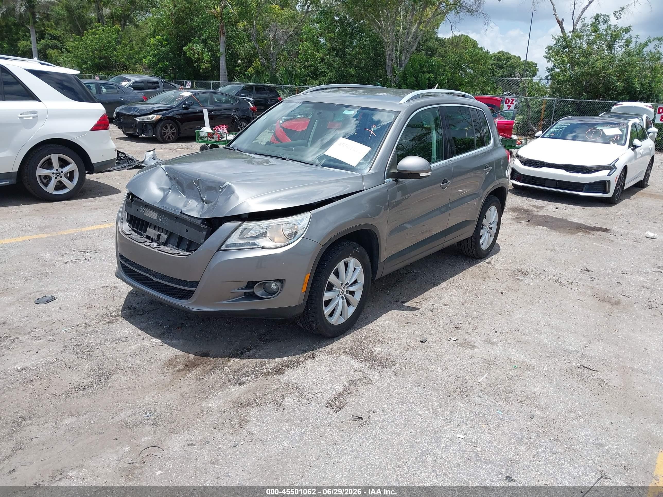 2011 Volkswagen Tiguan Se Серый vin: WVGAV7AX2BW505463
