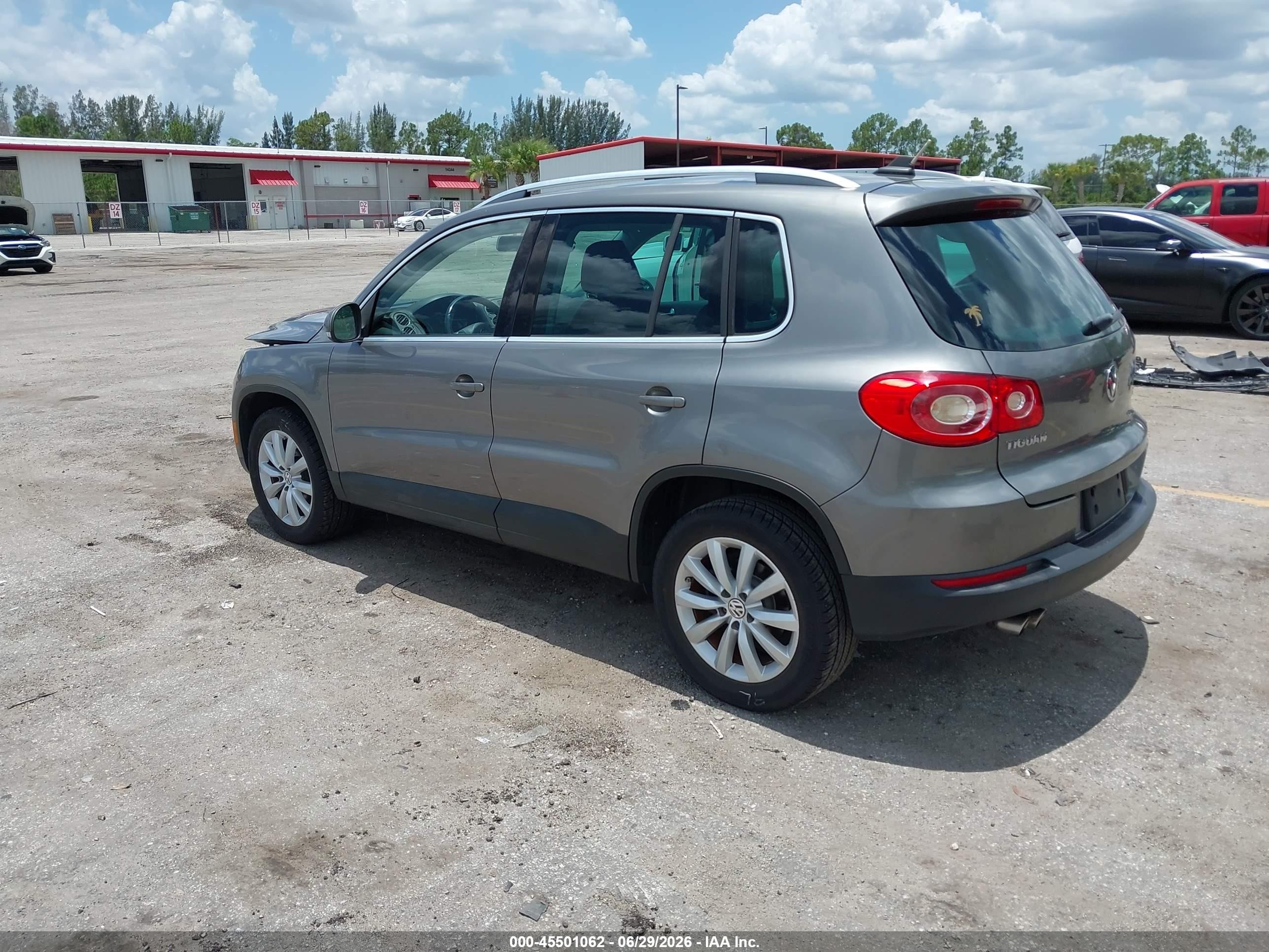 2011 Volkswagen Tiguan Se Серый vin: WVGAV7AX2BW505463