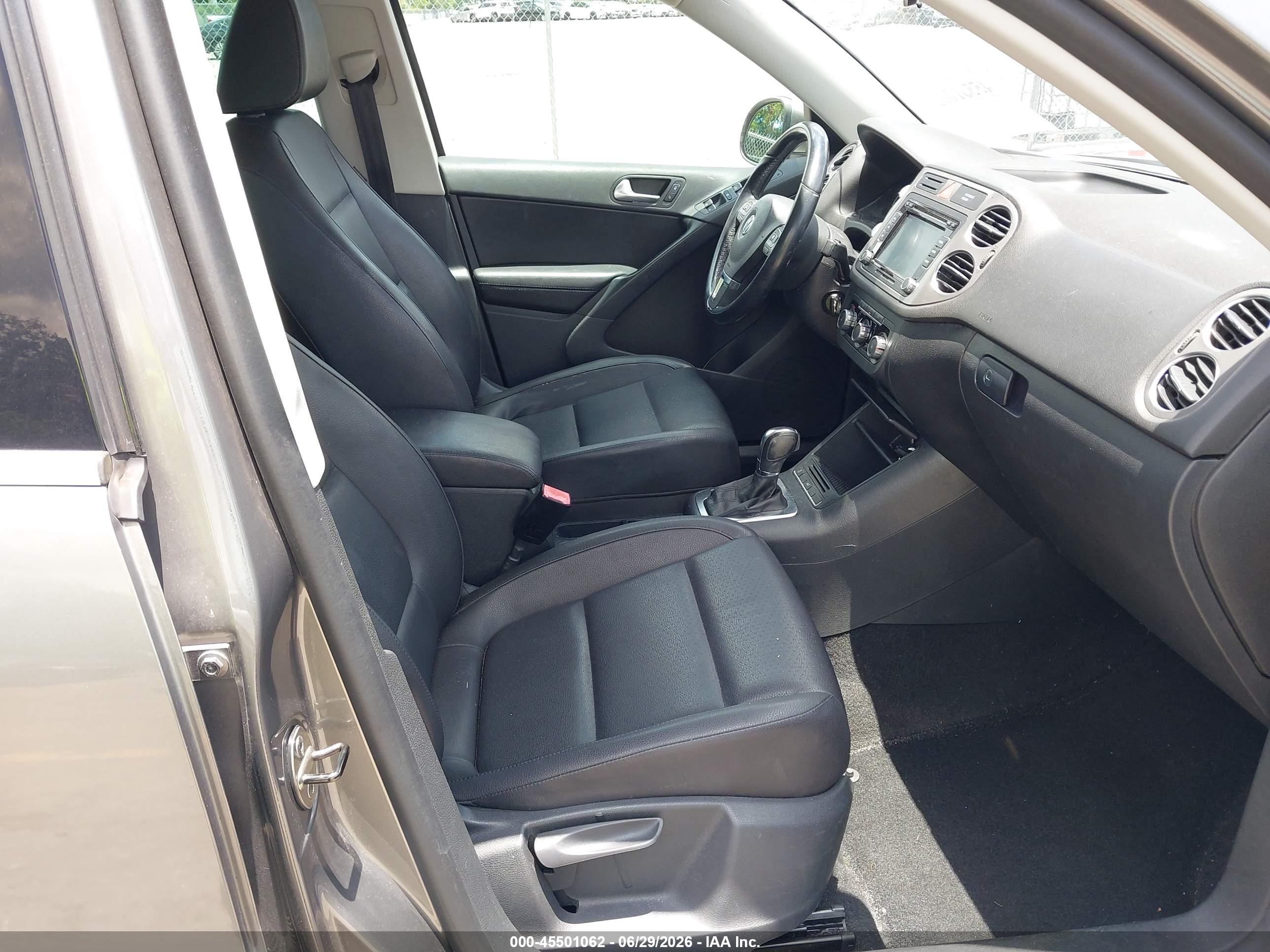 2011 Volkswagen Tiguan Se Серый vin: WVGAV7AX2BW505463