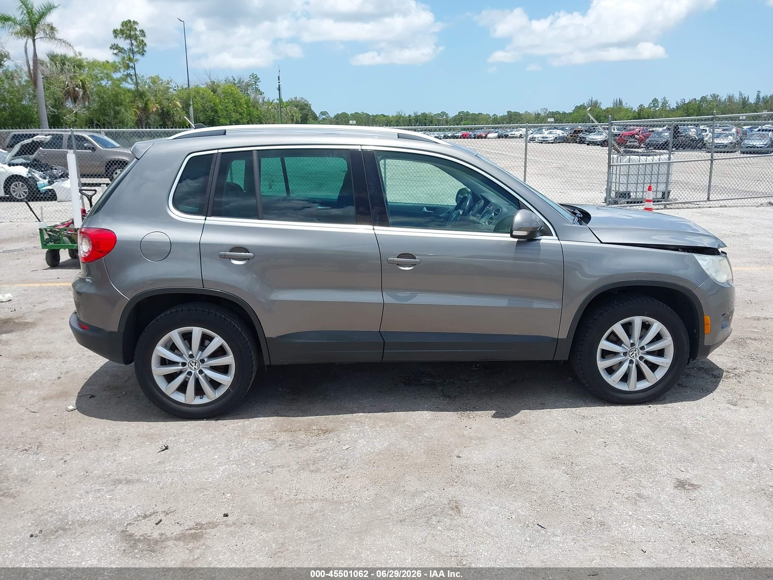 2011 Volkswagen Tiguan Se Серый vin: WVGAV7AX2BW505463