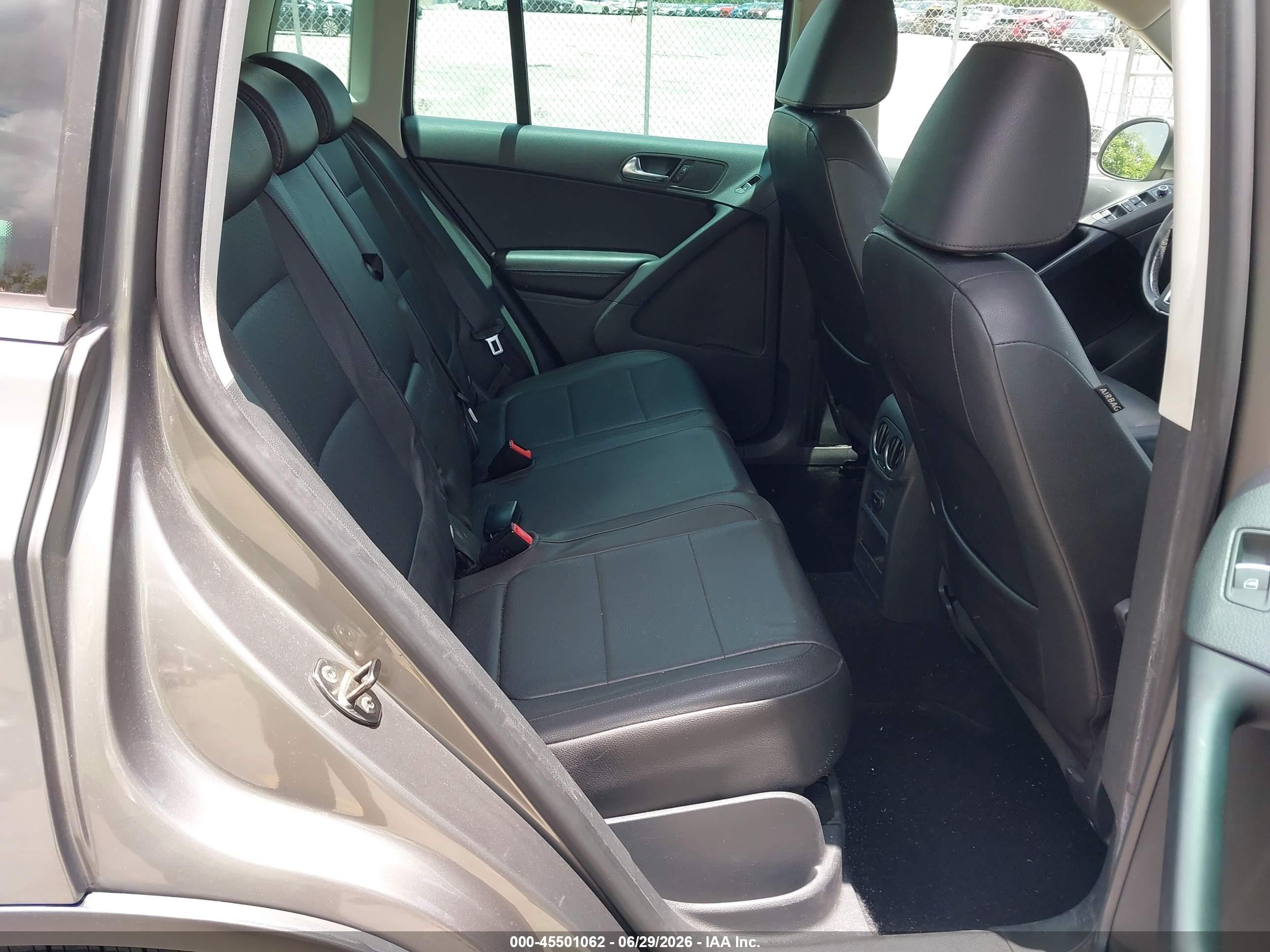 2011 Volkswagen Tiguan Se Серый vin: WVGAV7AX2BW505463