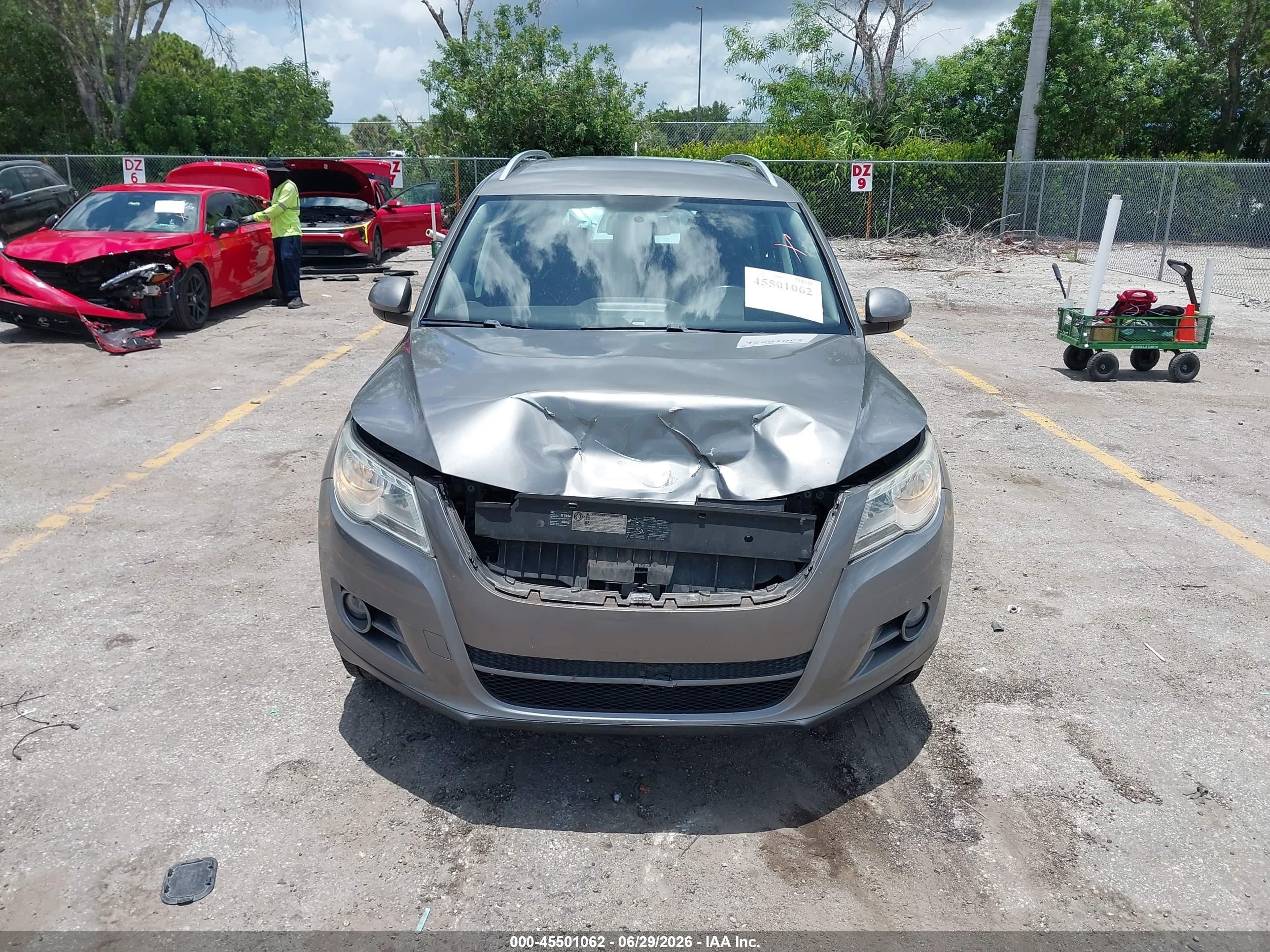 2011 Volkswagen Tiguan Se Серый vin: WVGAV7AX2BW505463
