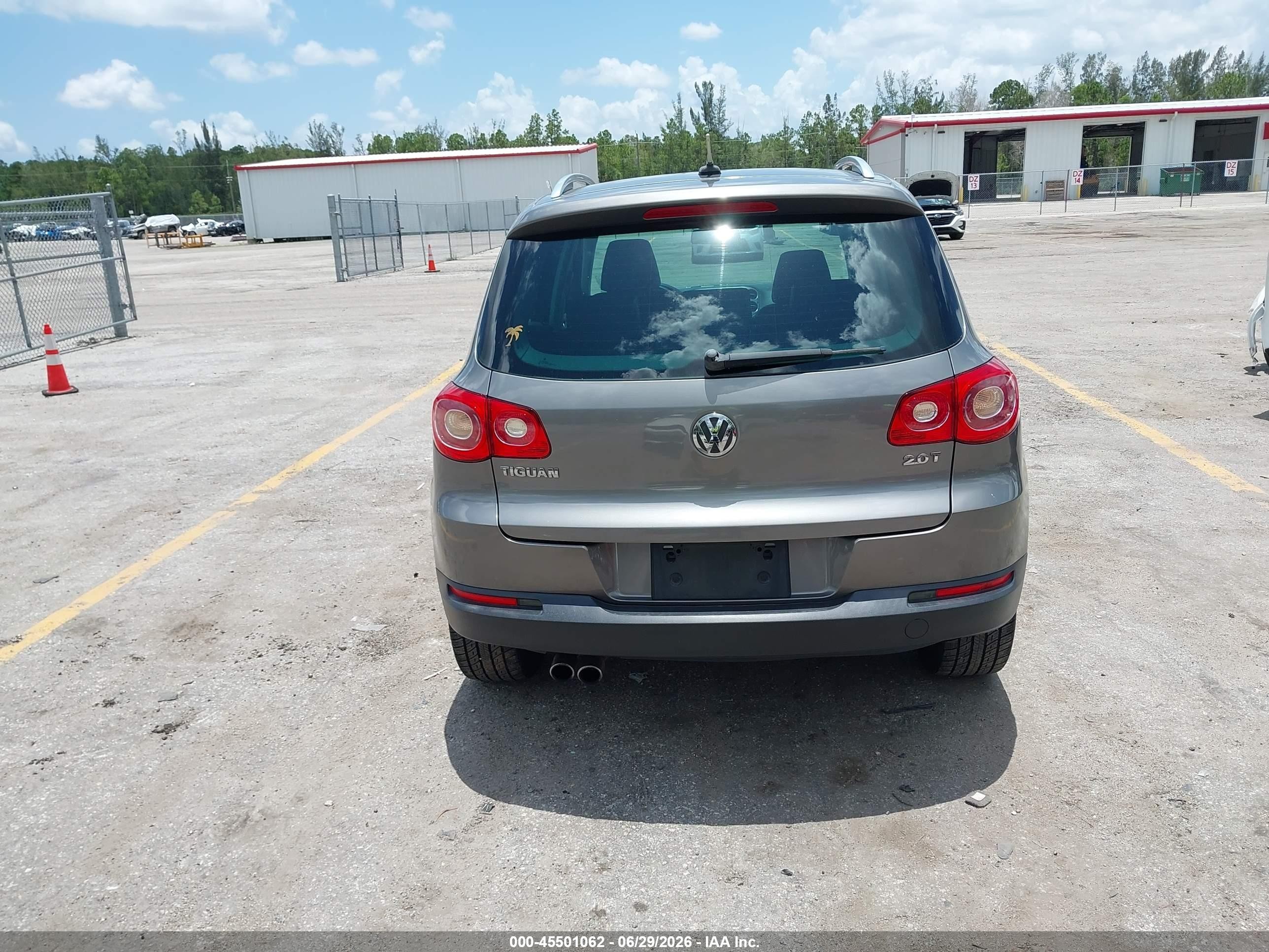 2011 Volkswagen Tiguan Se Серый vin: WVGAV7AX2BW505463