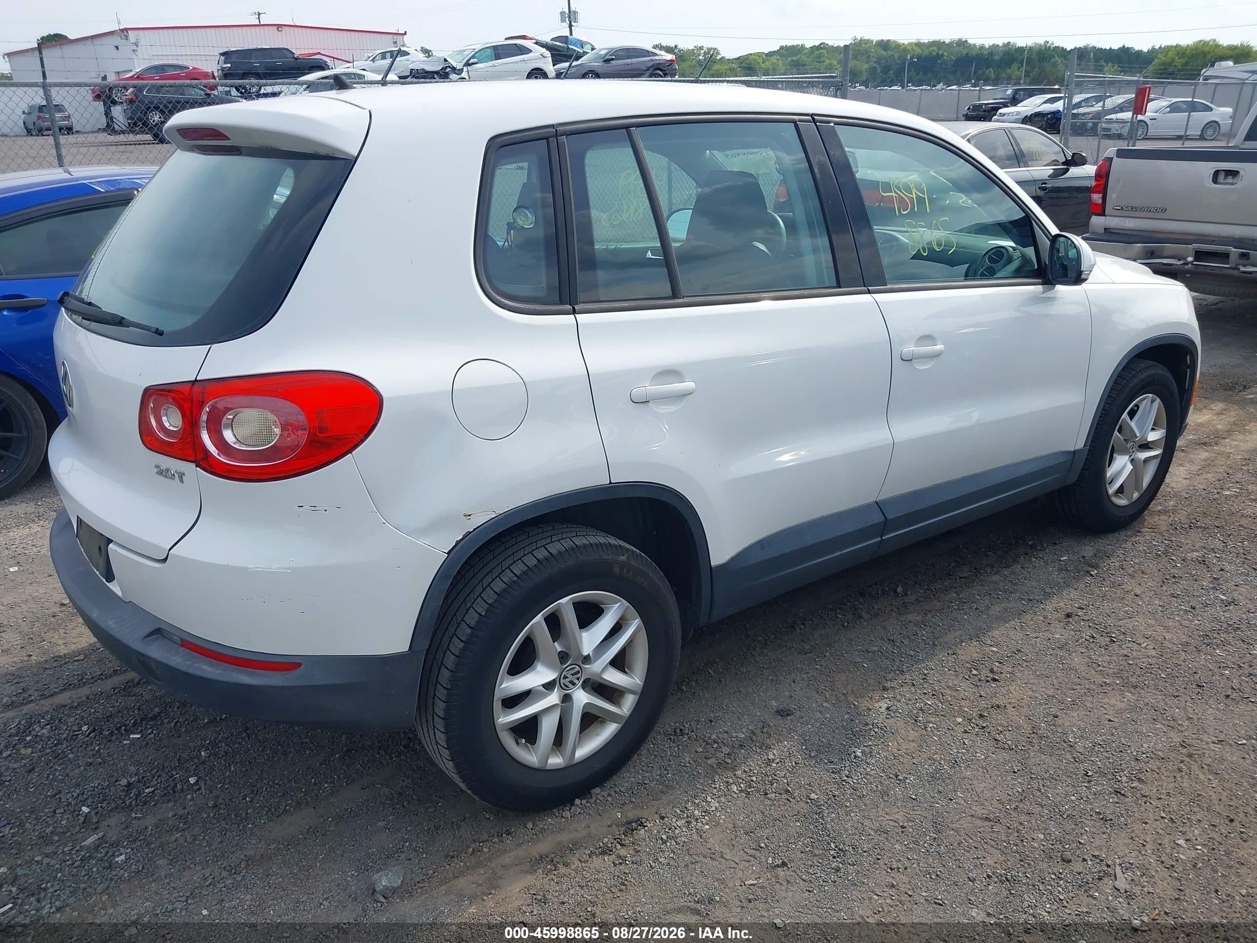 2011 Volkswagen Tiguan S White vin: WVGAV7AX2BW505561