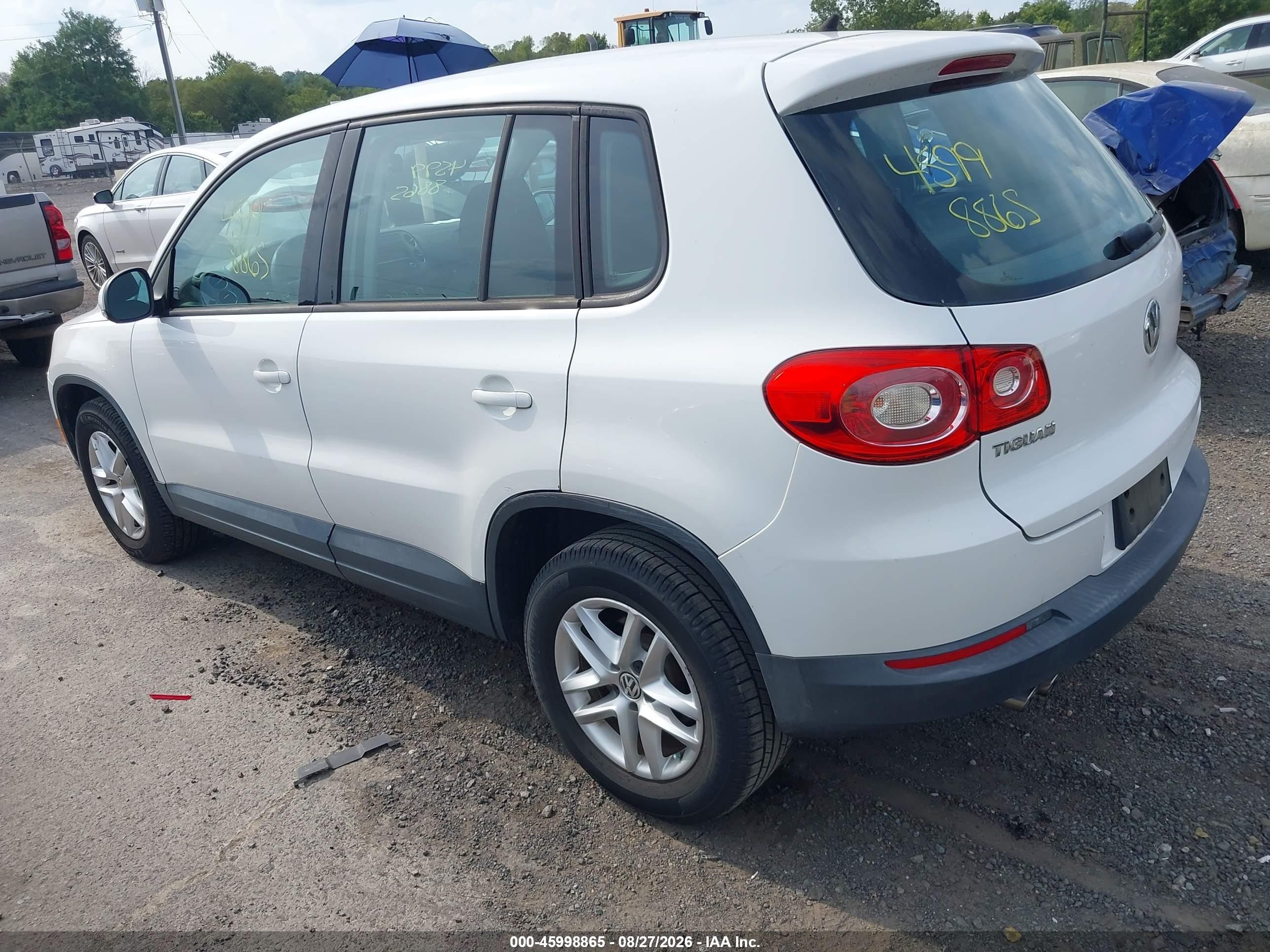 2011 Volkswagen Tiguan S White vin: WVGAV7AX2BW505561